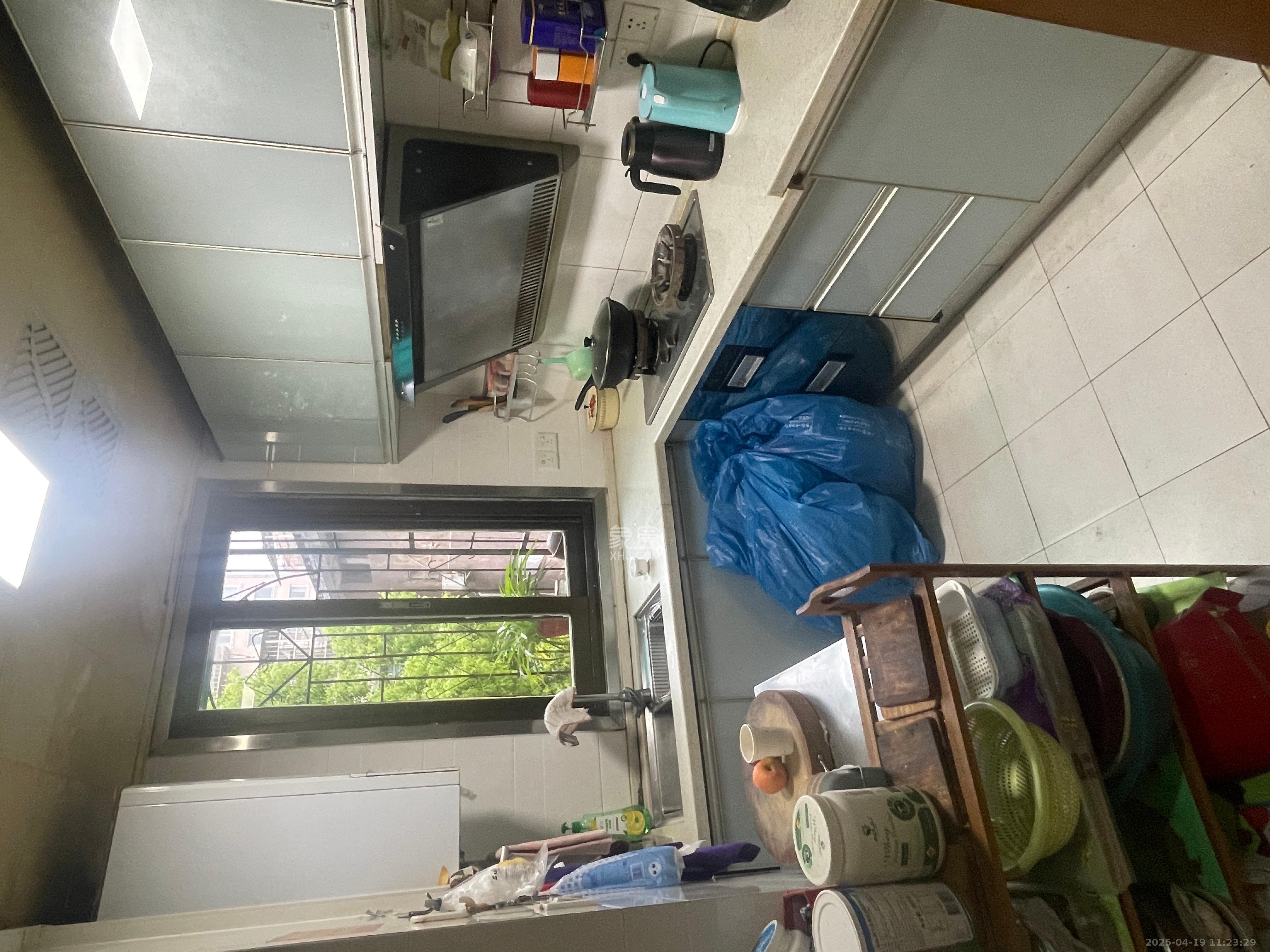 红旗社区  4室2厅2卫   2600.00元/月室内图