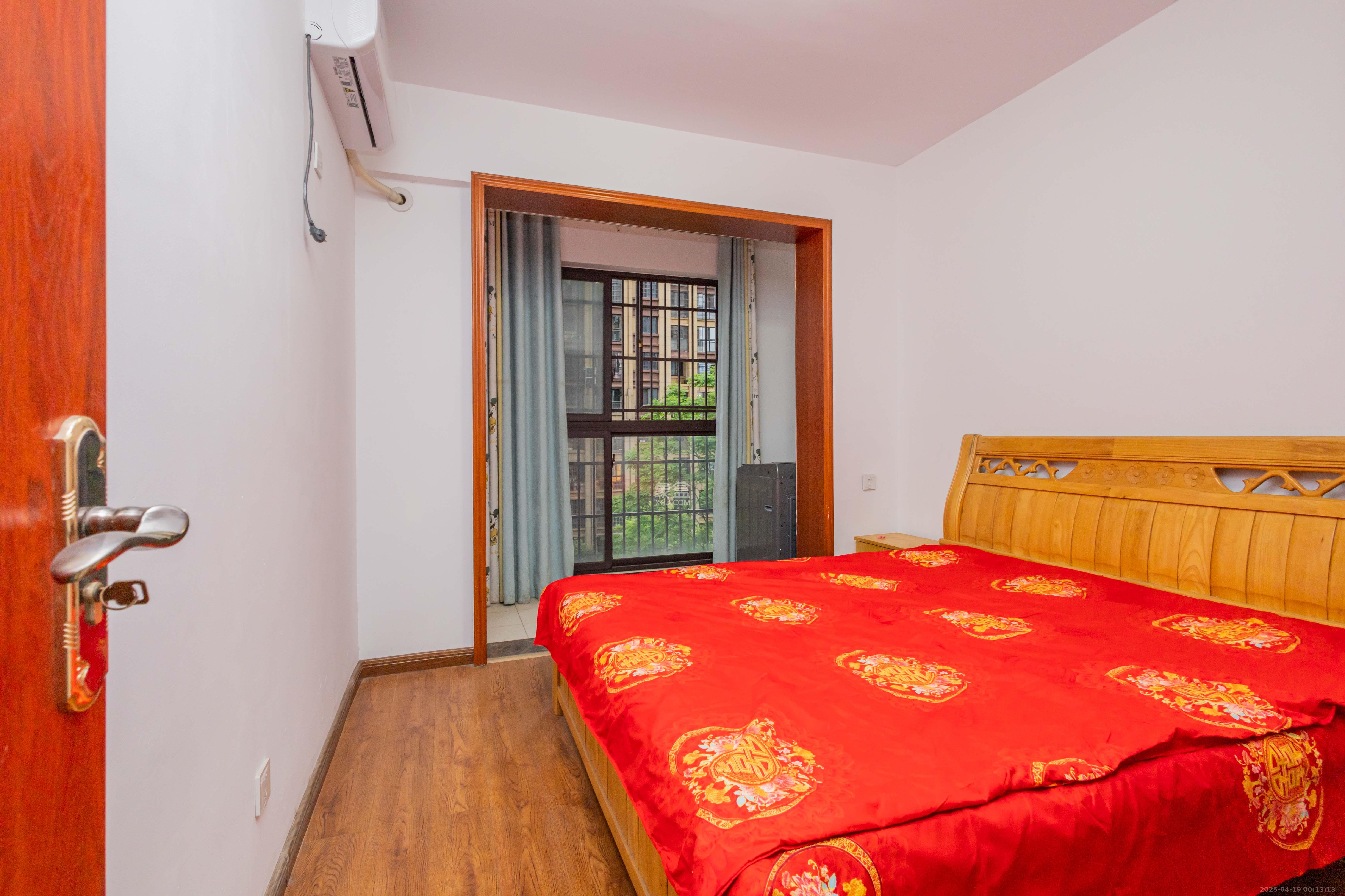 东方美地  3室2厅2卫    91.8万卧室