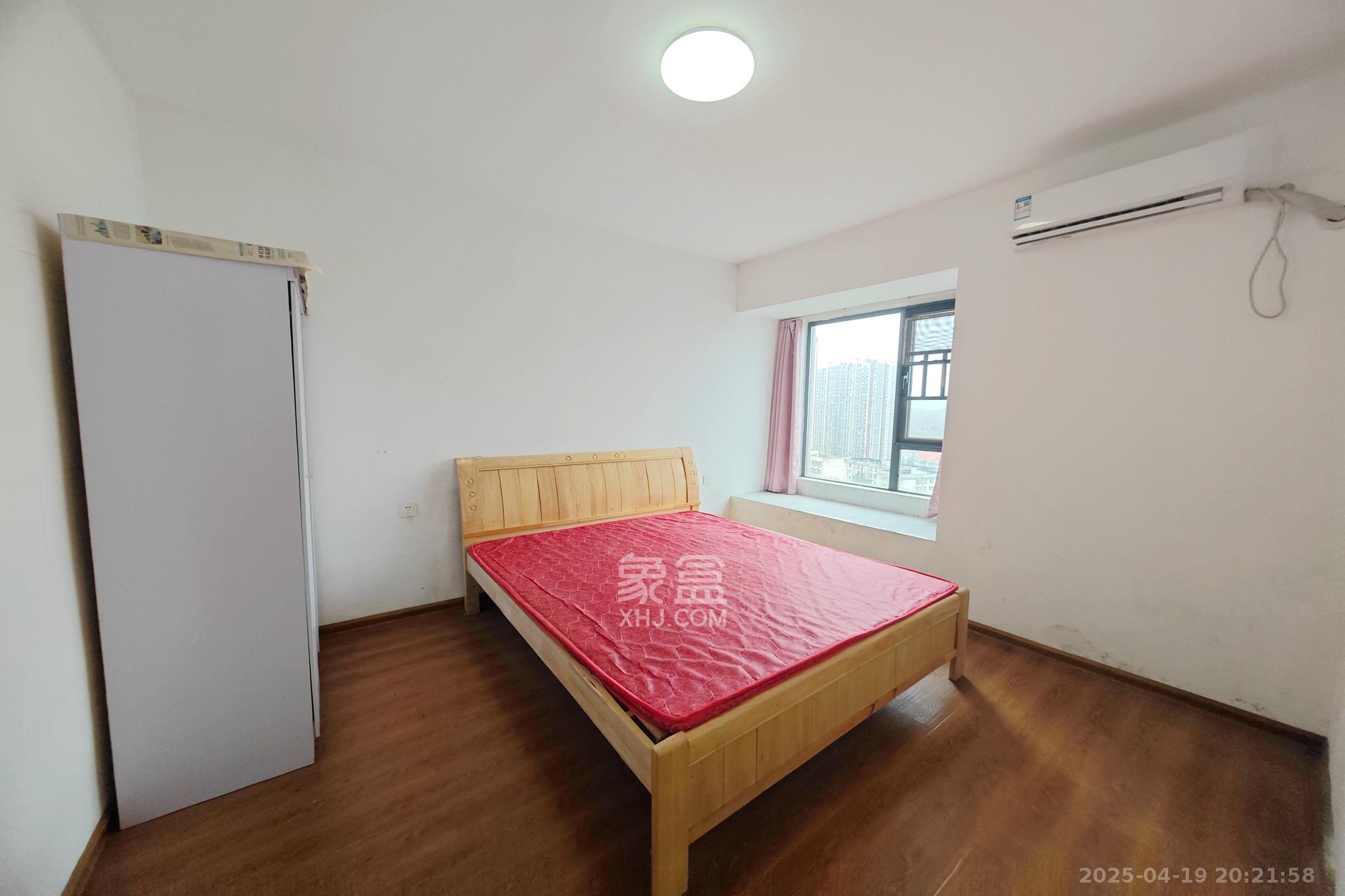 建发中央悦府  3室2厅1卫   125.00万卧室