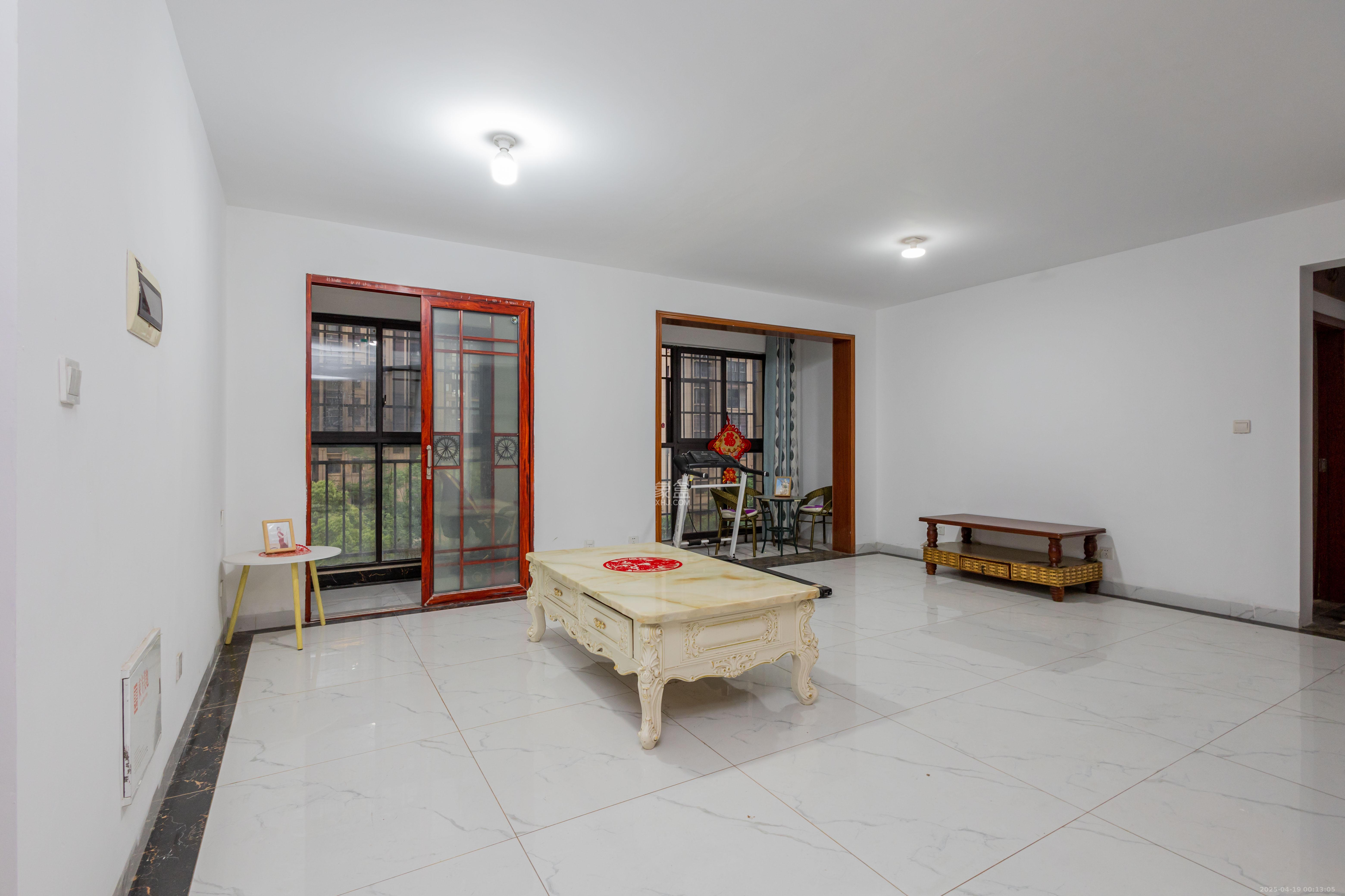 东方美地 3室2厅2卫 91.8万 东方美地 3室2厅2卫 91.8万客厅