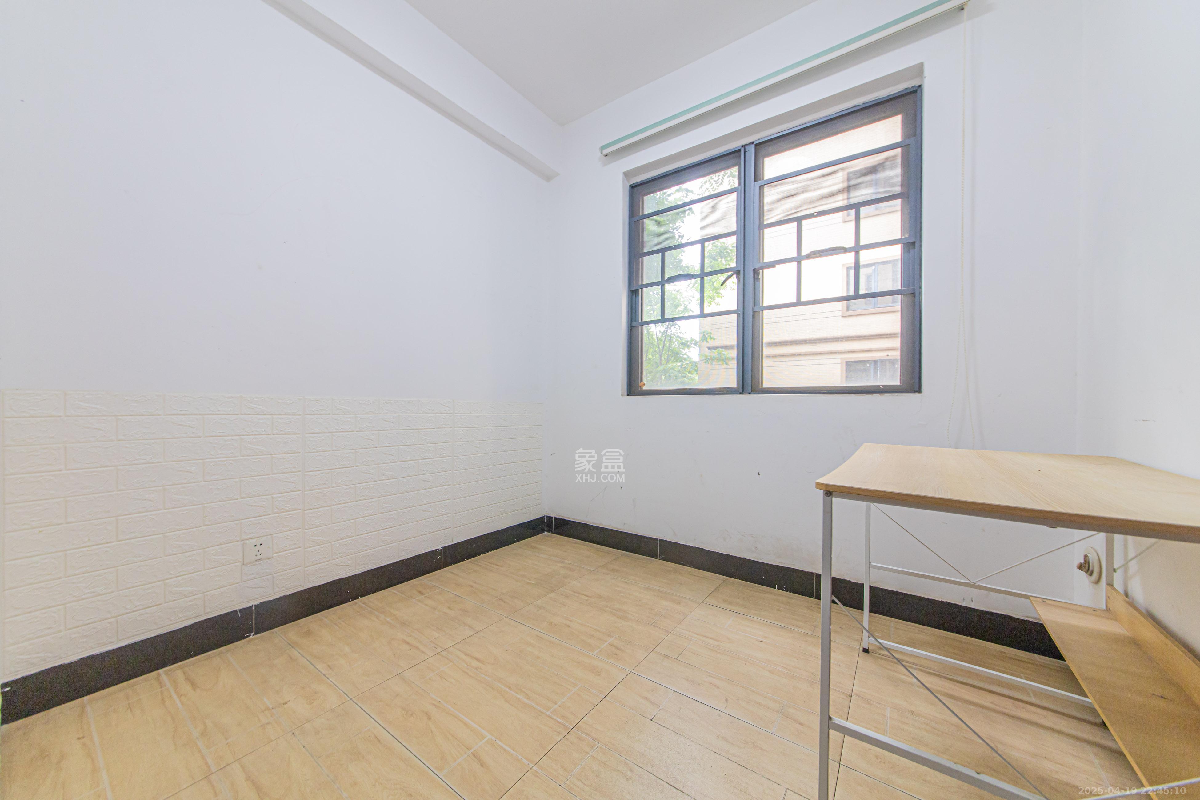 中建芙蓉嘉苑  3室2厅1卫    90.0万卧室