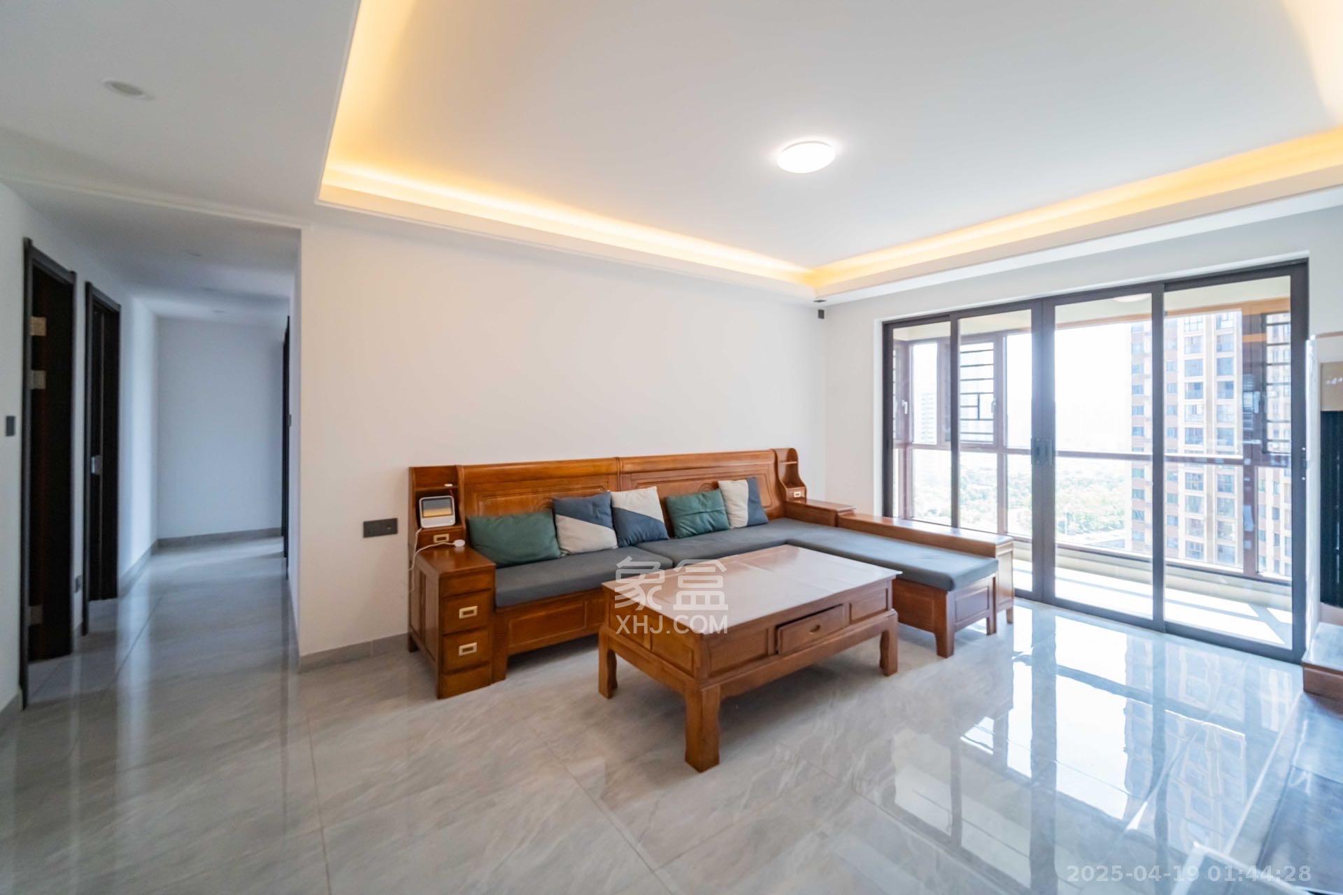 美的置业广场 4室2厅2卫 3500.0元/月 美的置业广场 4室2厅2卫 3500.0元/月室内图