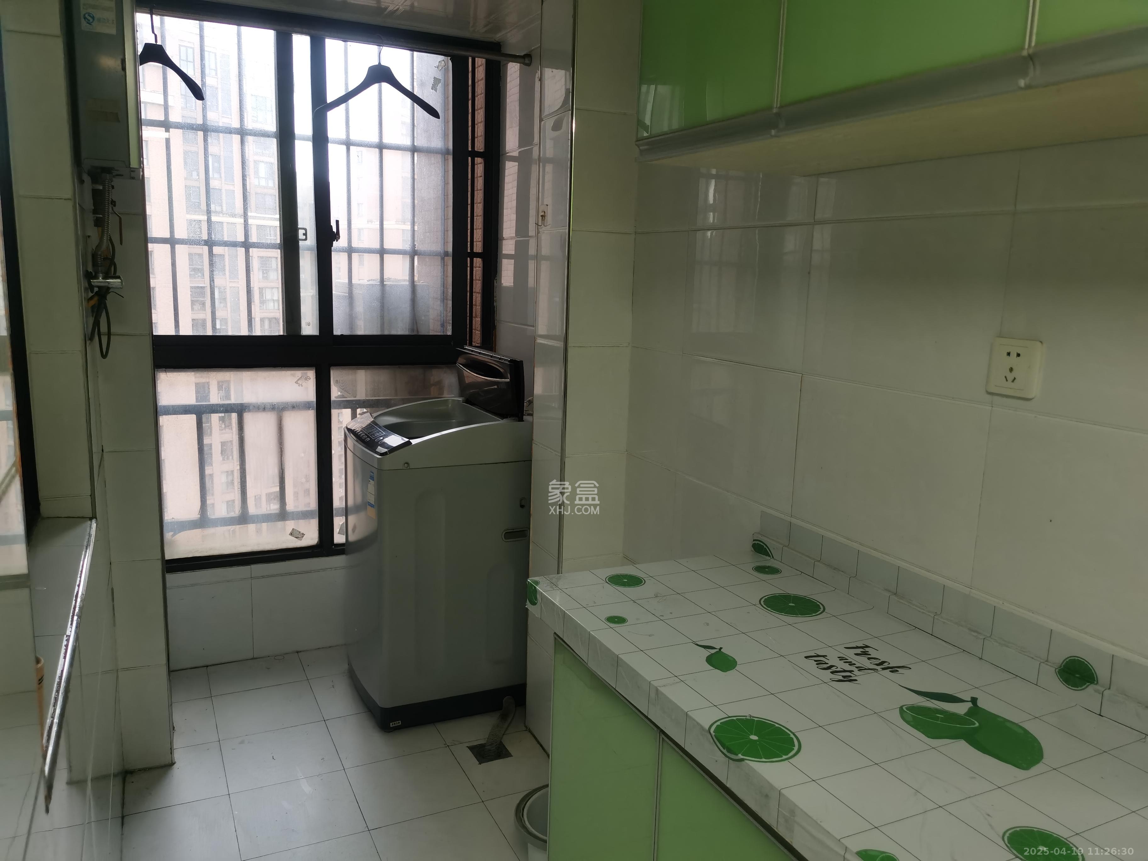 三一街区  2室2厅1卫   1700.00元/月室内图