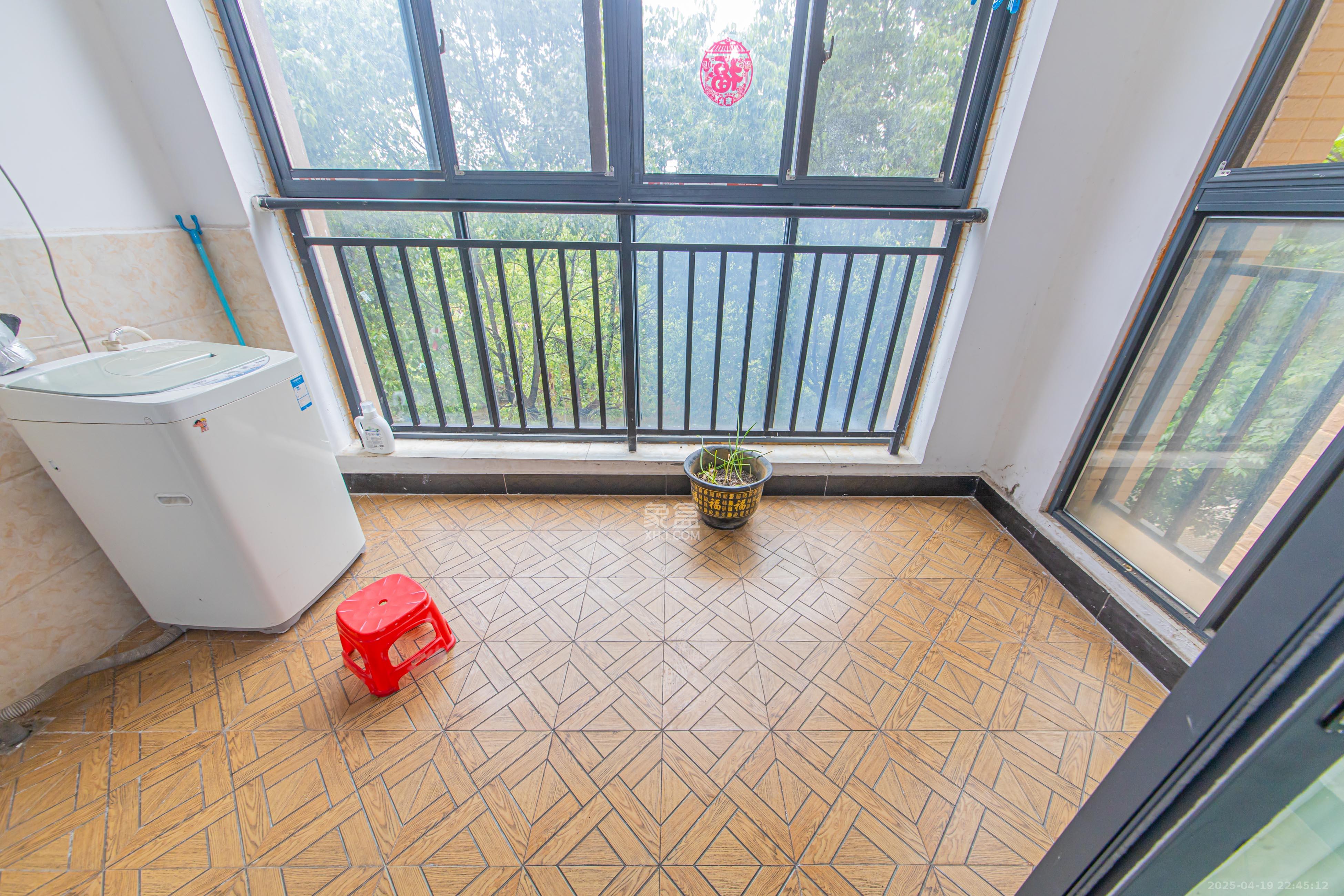 中建芙蓉嘉苑  3室2厅1卫    90.0万阳台