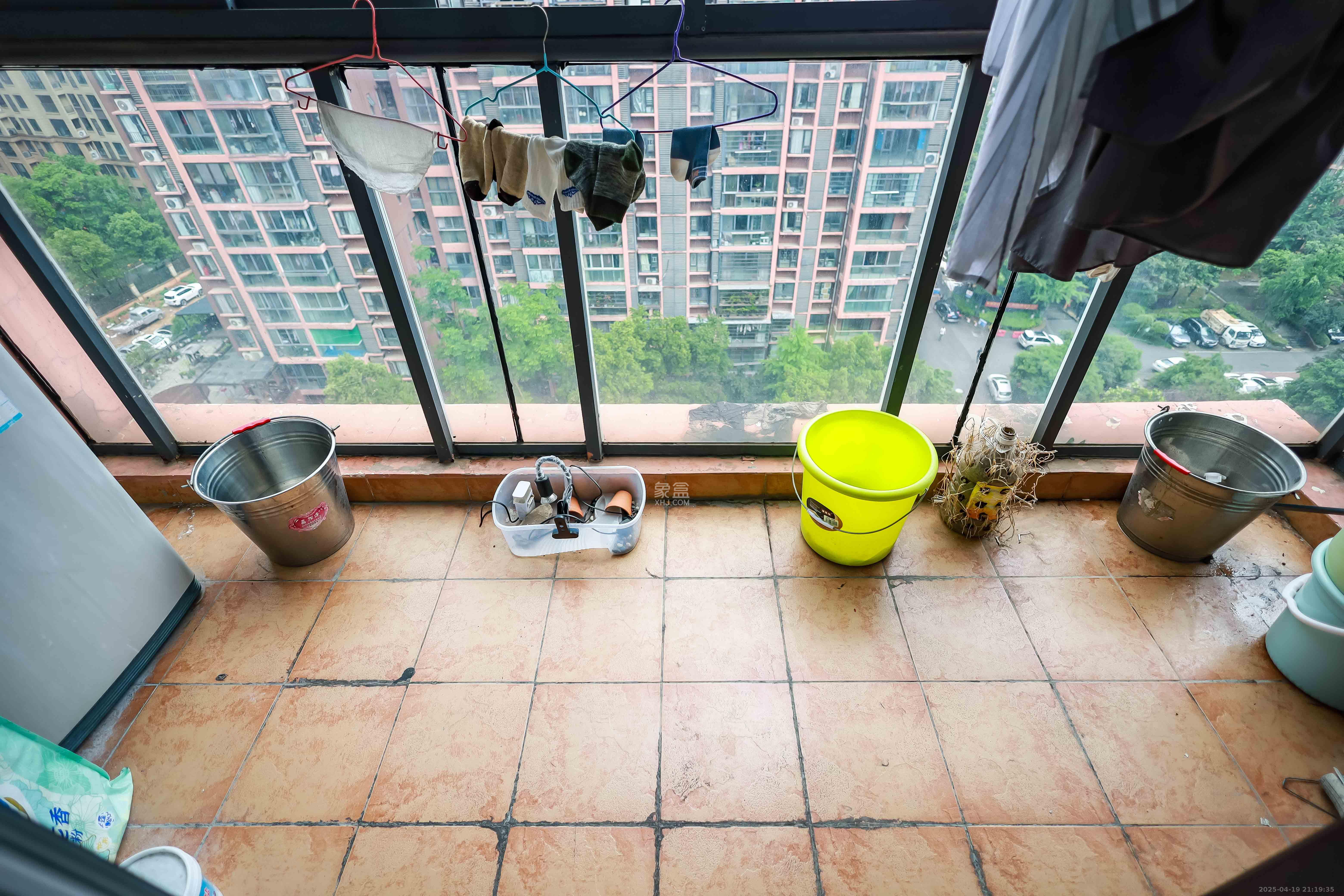 联美品格 3室2厅1卫 55.0万 联美品格 3室2厅1卫 55.0万阳台