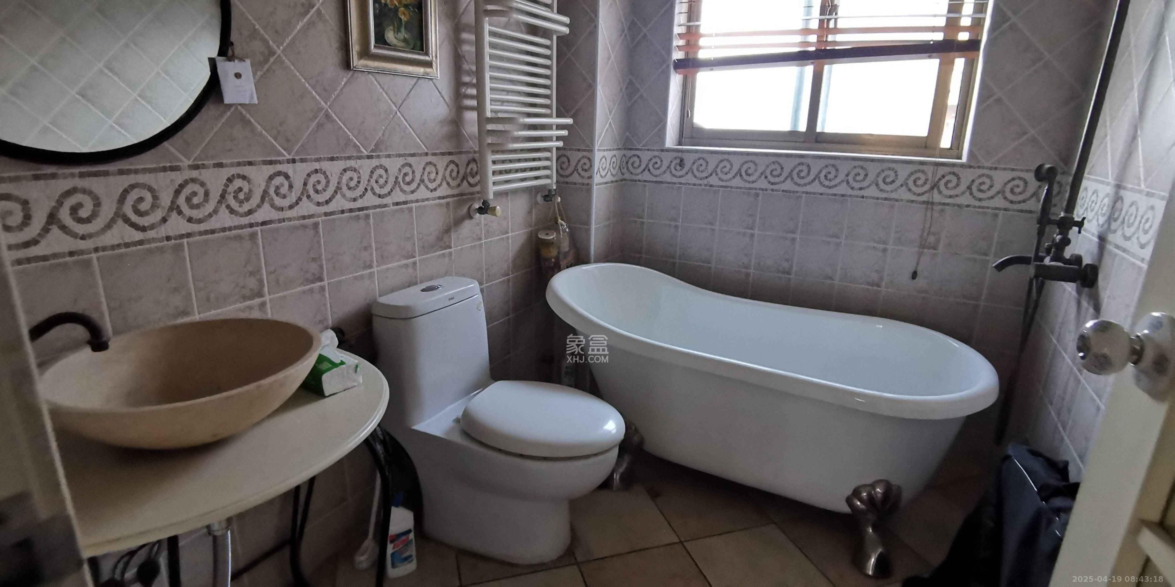 盘龙名府  4室2厅2卫    68.0万 盘龙名府  4室2厅2卫    68.0万小区图