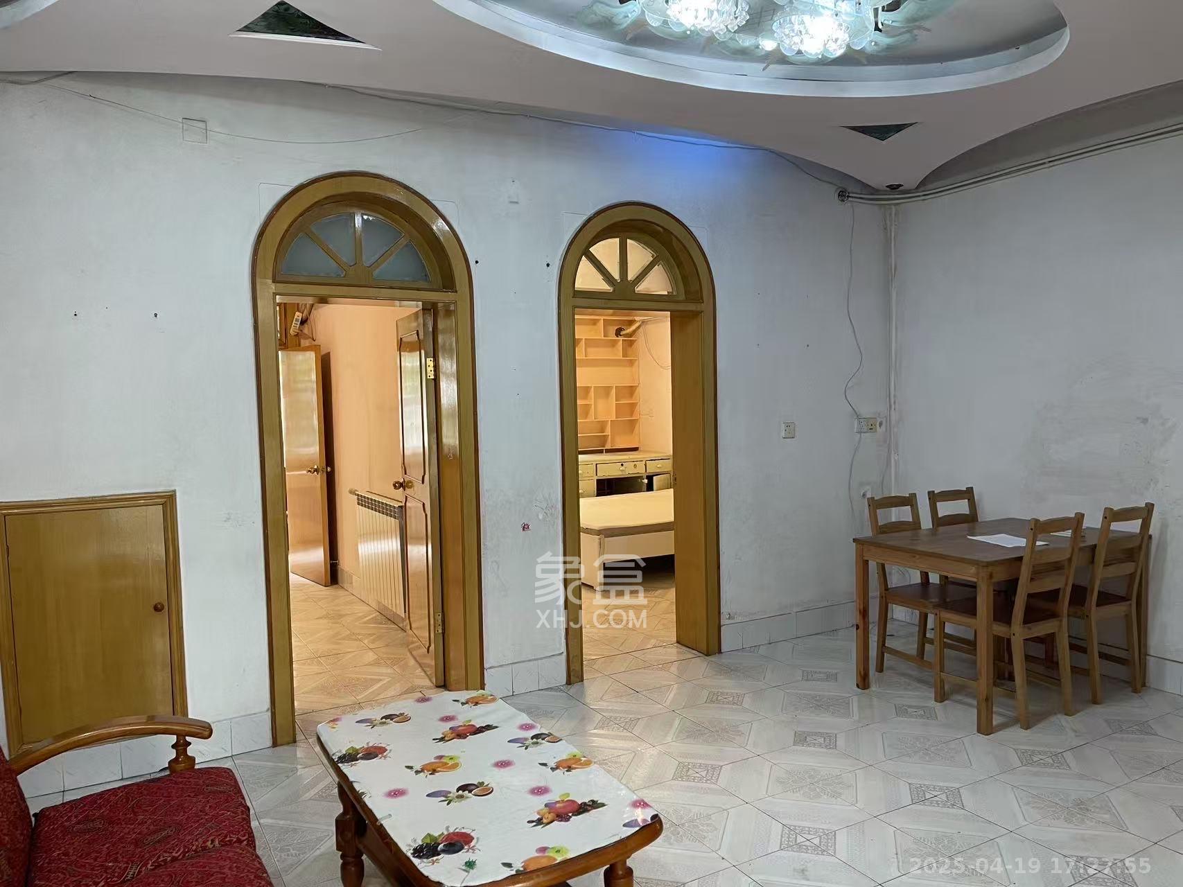 静宜园小区  3室2厅1卫    2600.0元/月 静宜园小区  3室2厅1卫    2600.0元/月室内图1