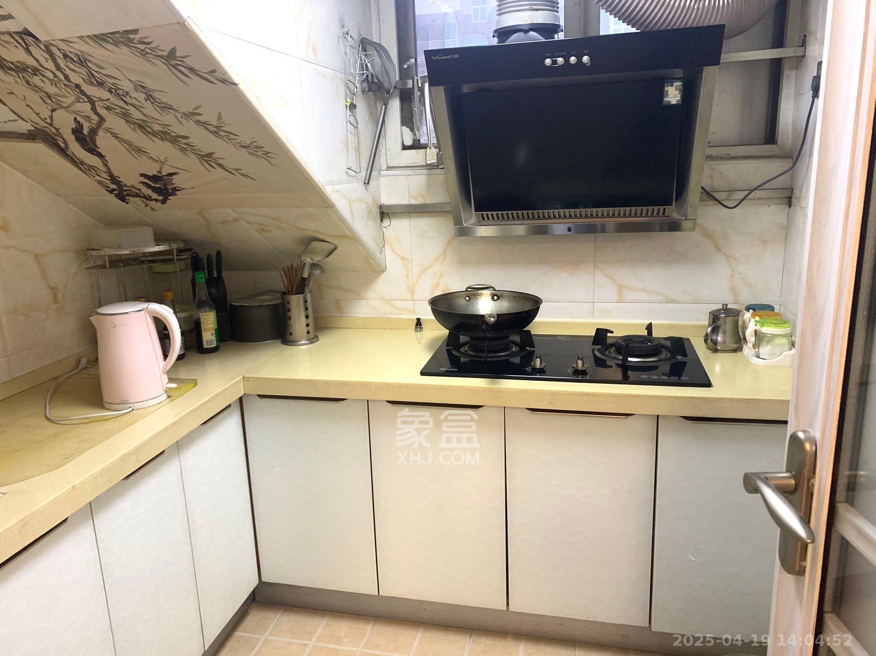 鄱阳小区 2室2厅1卫 1300.0元/月 鄱阳小区 2室2厅1卫 1300.0元/月室内图