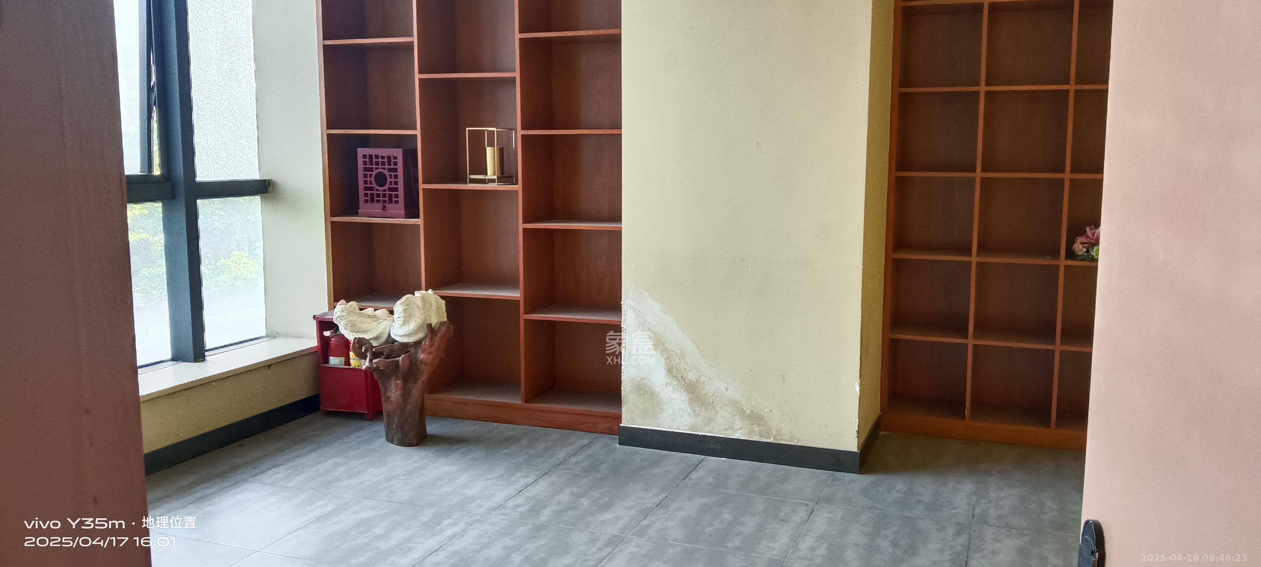 绿地中心   1800.0㎡     180000.00元/月室内图