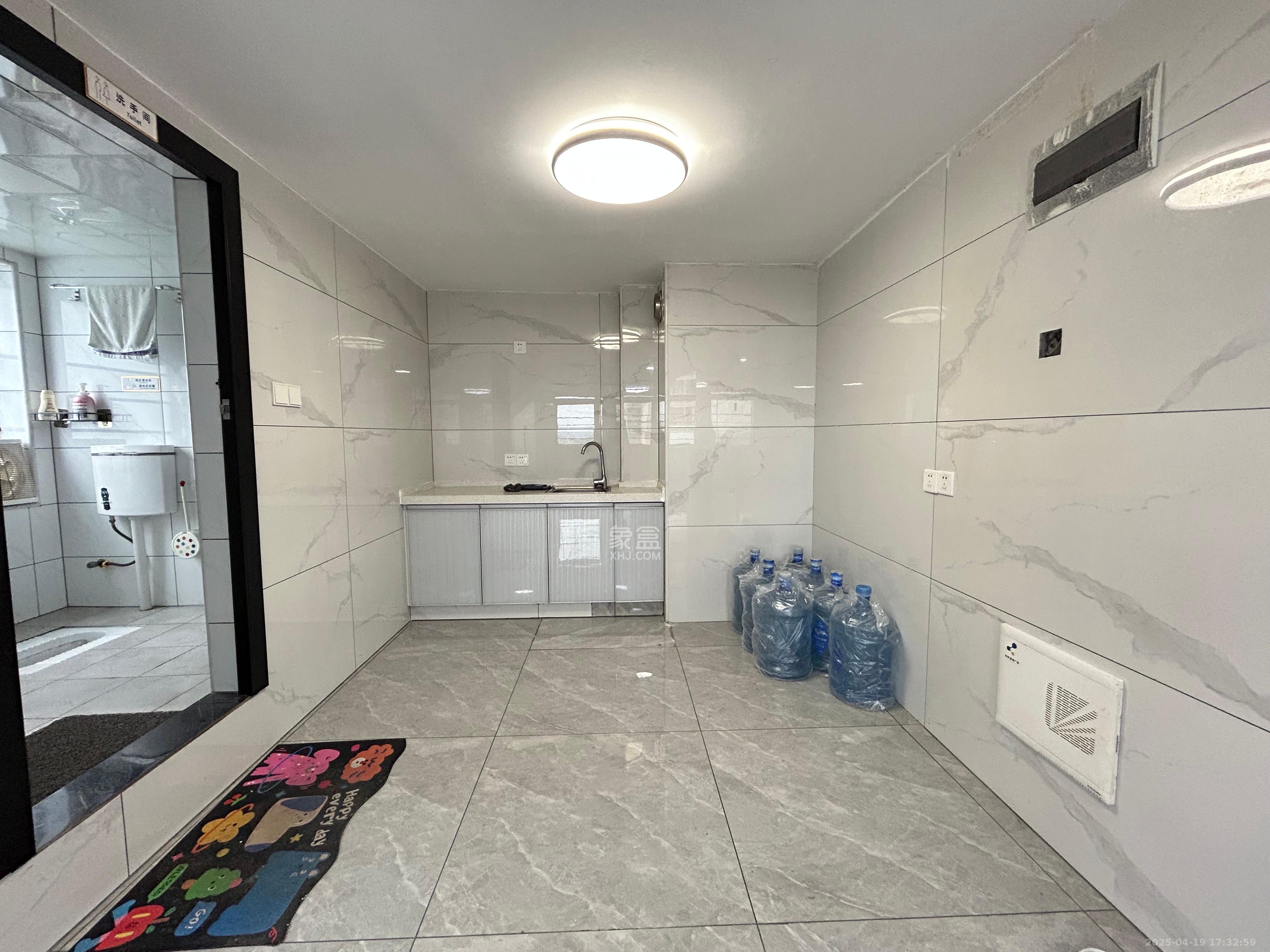 华润置地广场二期 1室1厅1卫 4200.0元/月 华润置地广场二期 1室1厅1卫 4200.0元/月室内图