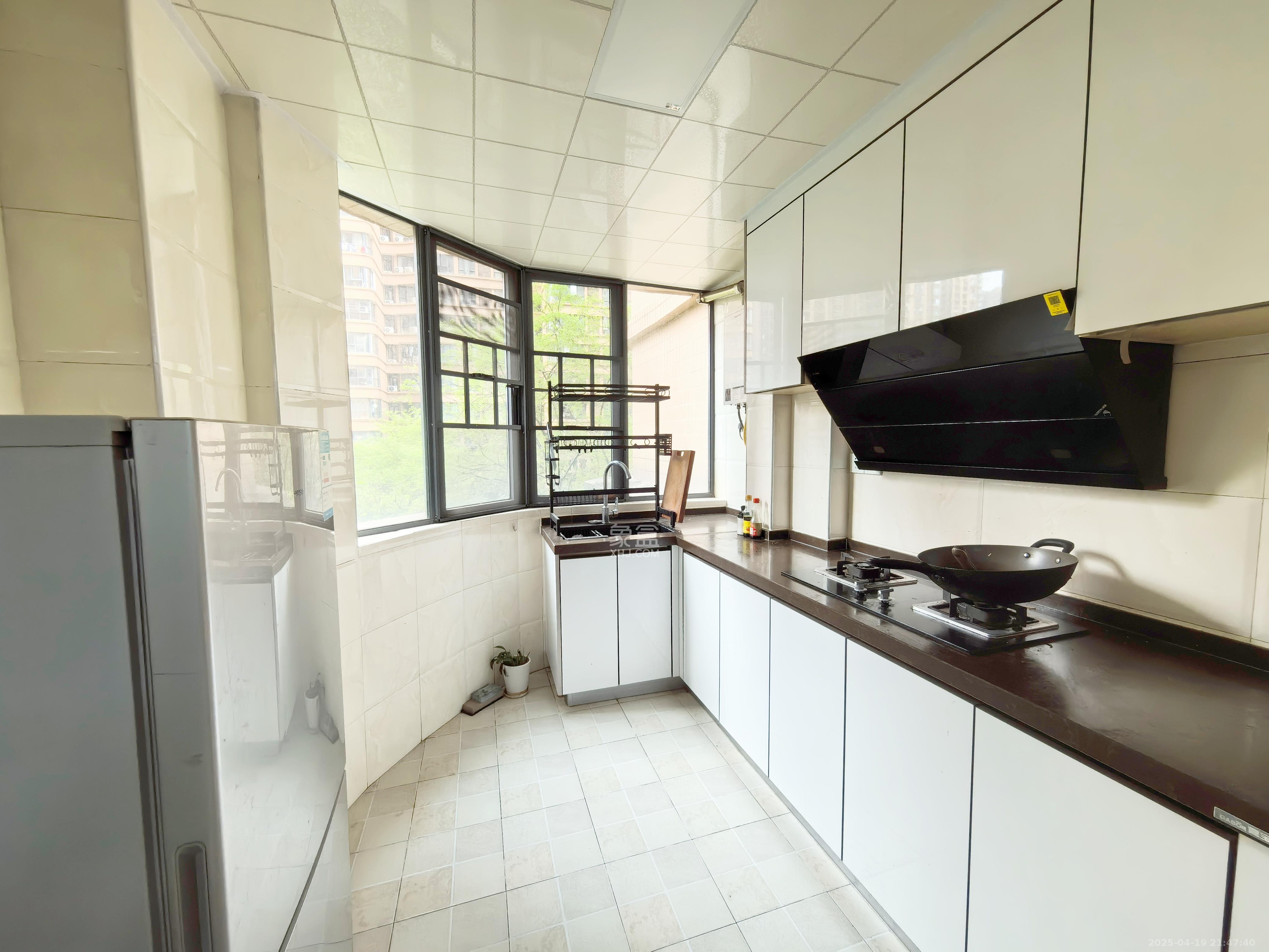 五矿万境水岸一期(万境水岸嘉苑) 3室2厅1卫 2400.0元/月 五矿万境水岸一期(万境水岸嘉苑) 3室2厅1卫 2400.0元/月室内图