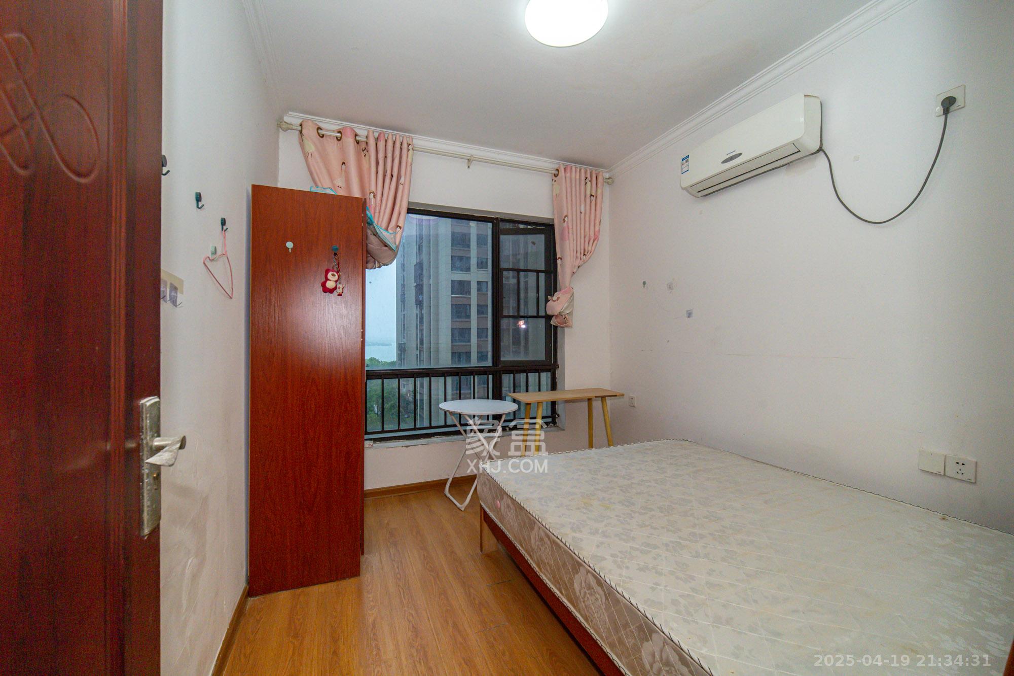 国泰九龙湾 4室2厅2卫 95.0万 国泰九龙湾 4室2厅2卫 95.0万卧室