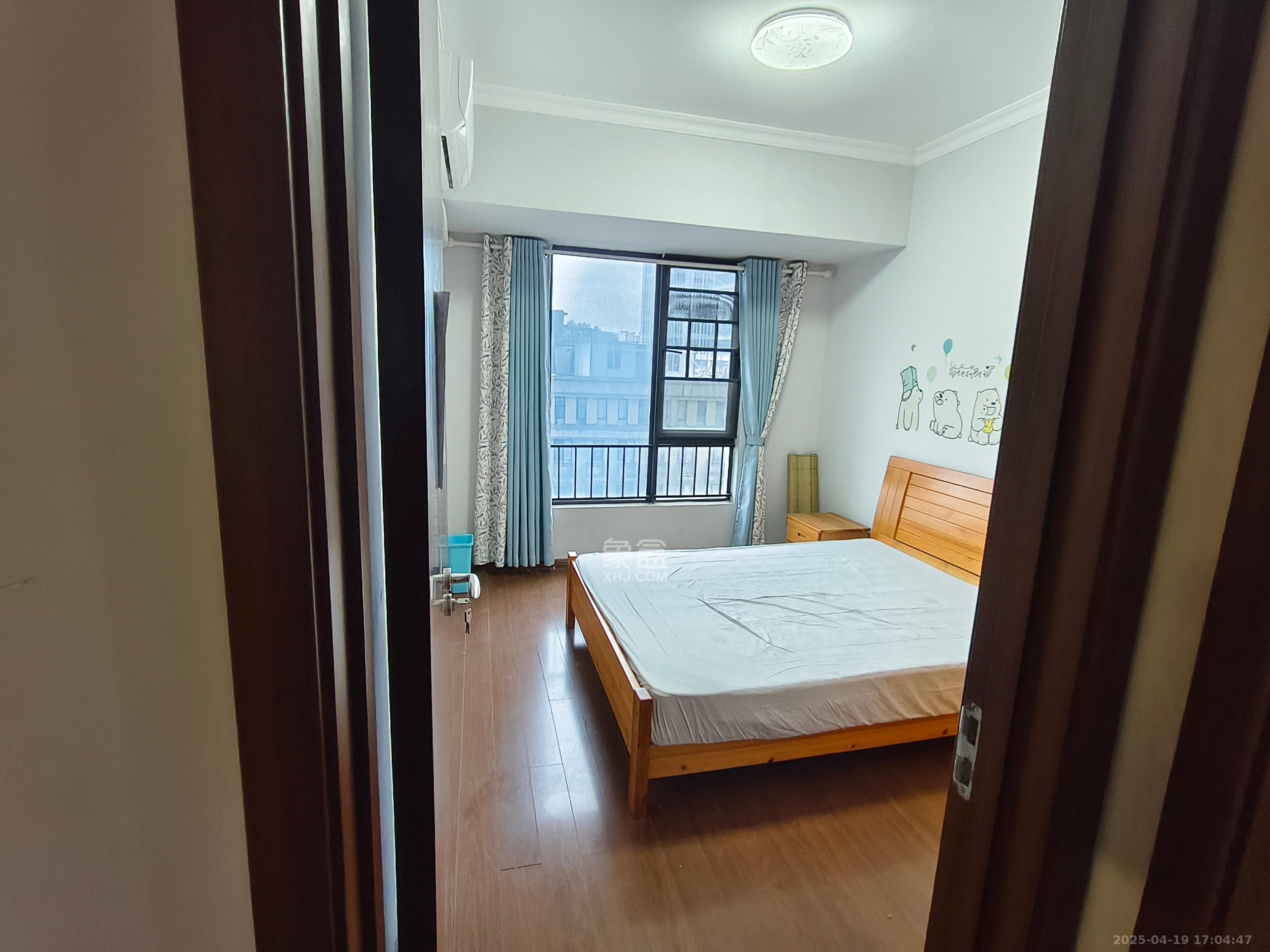 万科城市花园  3室2厅2卫   2400.00元/月室内图