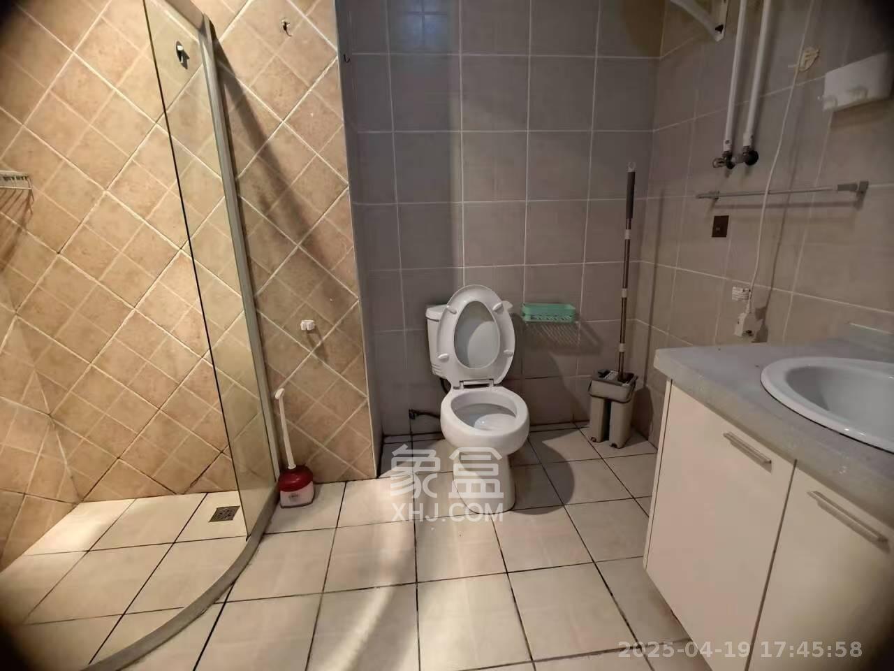 昊天大厦 1室1厅1卫 1800.0元/月 昊天大厦 1室1厅1卫 1800.0元/月室内图