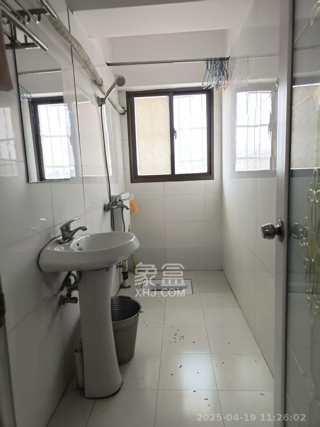 英才园商贸楼 1室1厅1卫 1300.0元/月 英才园商贸楼 1室1厅1卫 1300.0元/月室内图