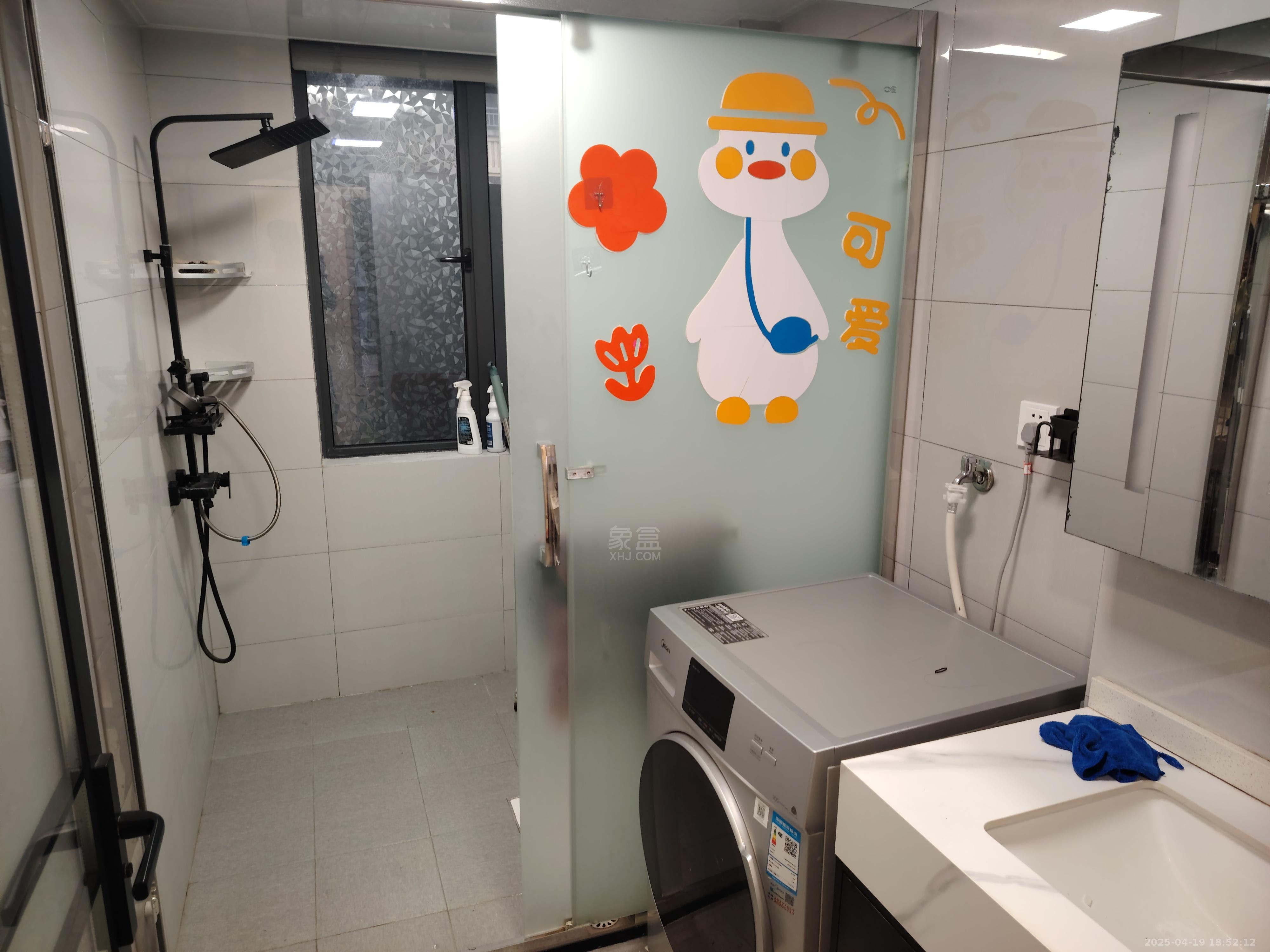 盛世金龙湾 3室2厅2卫 2000.0元/月 盛世金龙湾 3室2厅2卫 2000.0元/月室内图