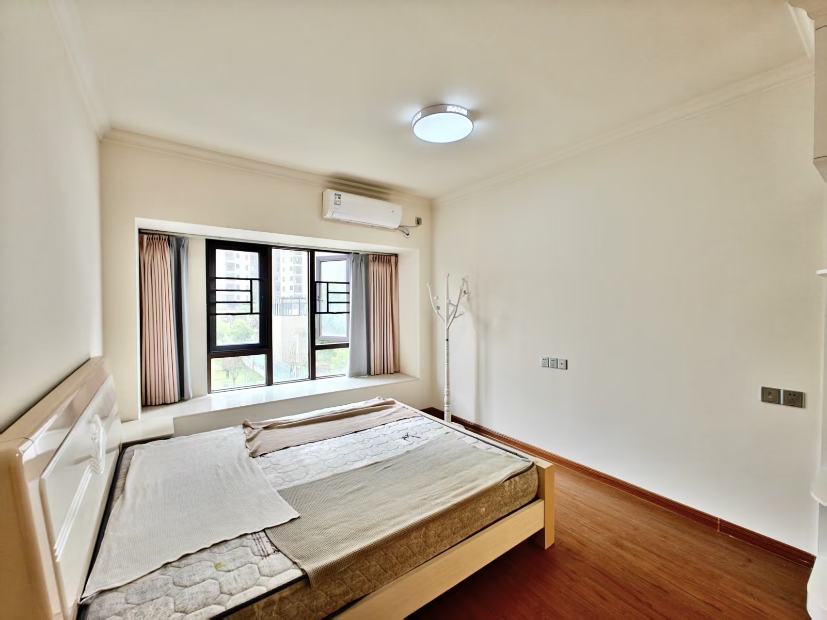 碧桂园酃湖世家 3室2厅2卫 2100.0元/月 碧桂园酃湖世家 3室2厅2卫 2100.0元/月室内图