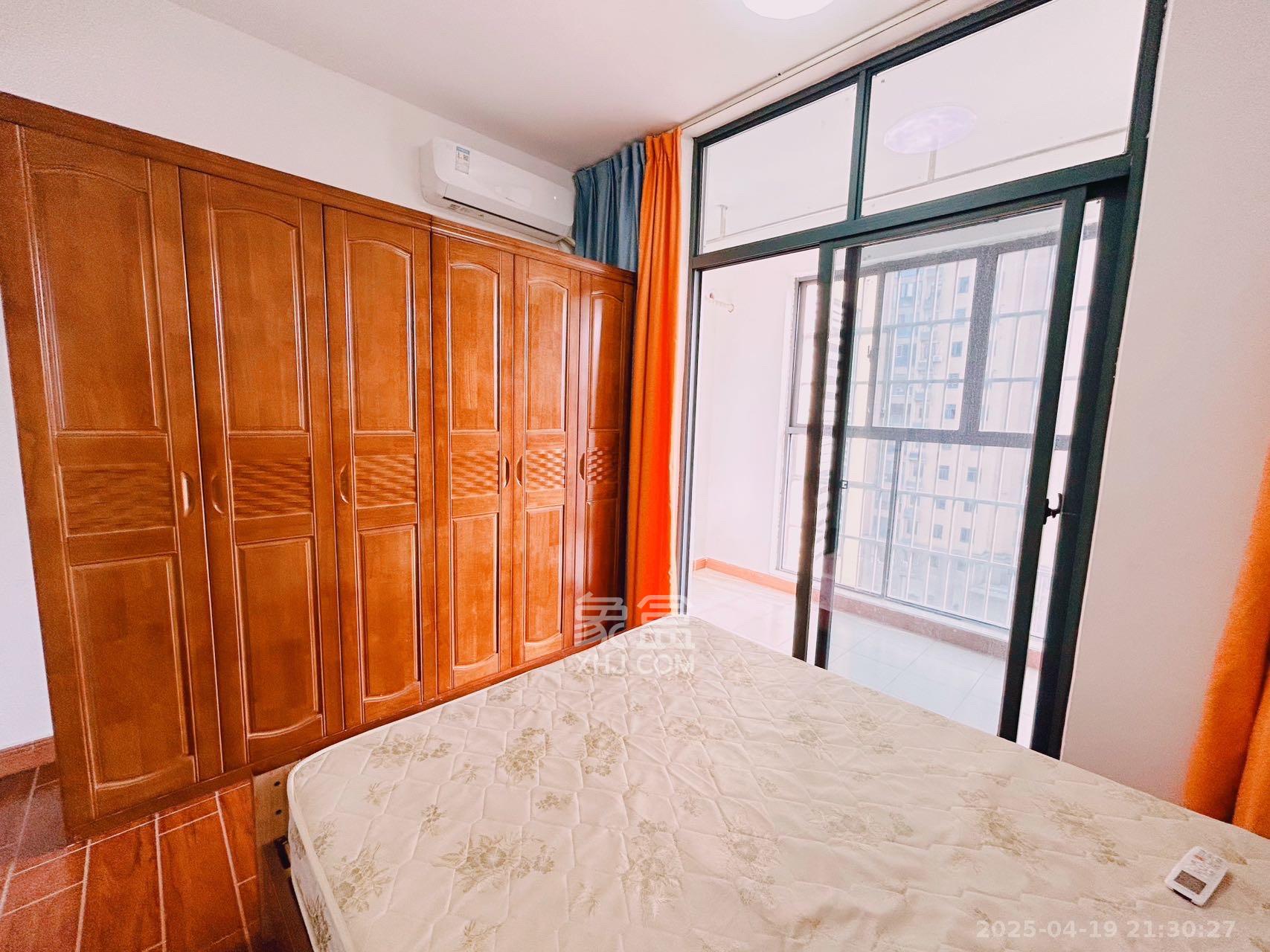 江南华府 4室2厅1卫 2800.0元/月 江南华府 4室2厅1卫 2800.0元/月室内图