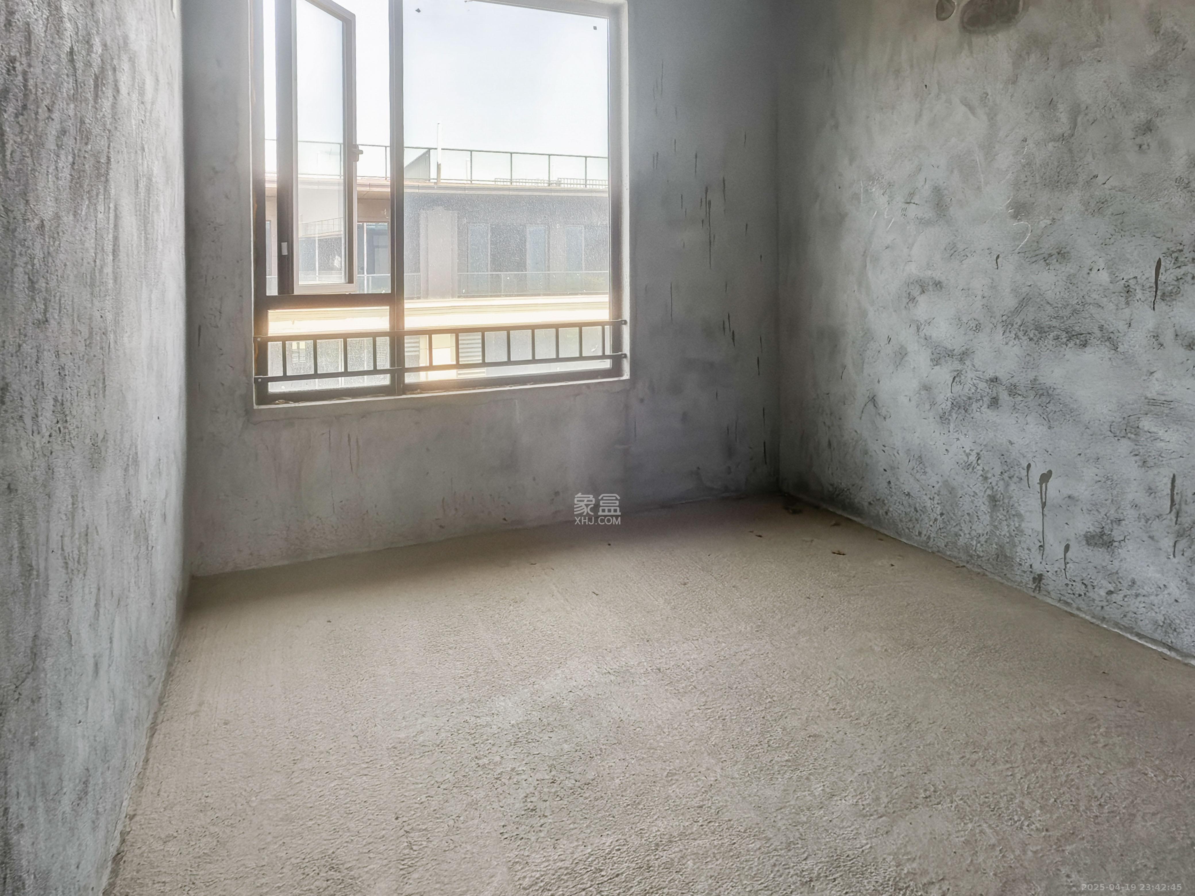 和泓桃李春风 5室2厅3卫 145.0万 和泓桃李春风 5室2厅3卫 145.0万卧室