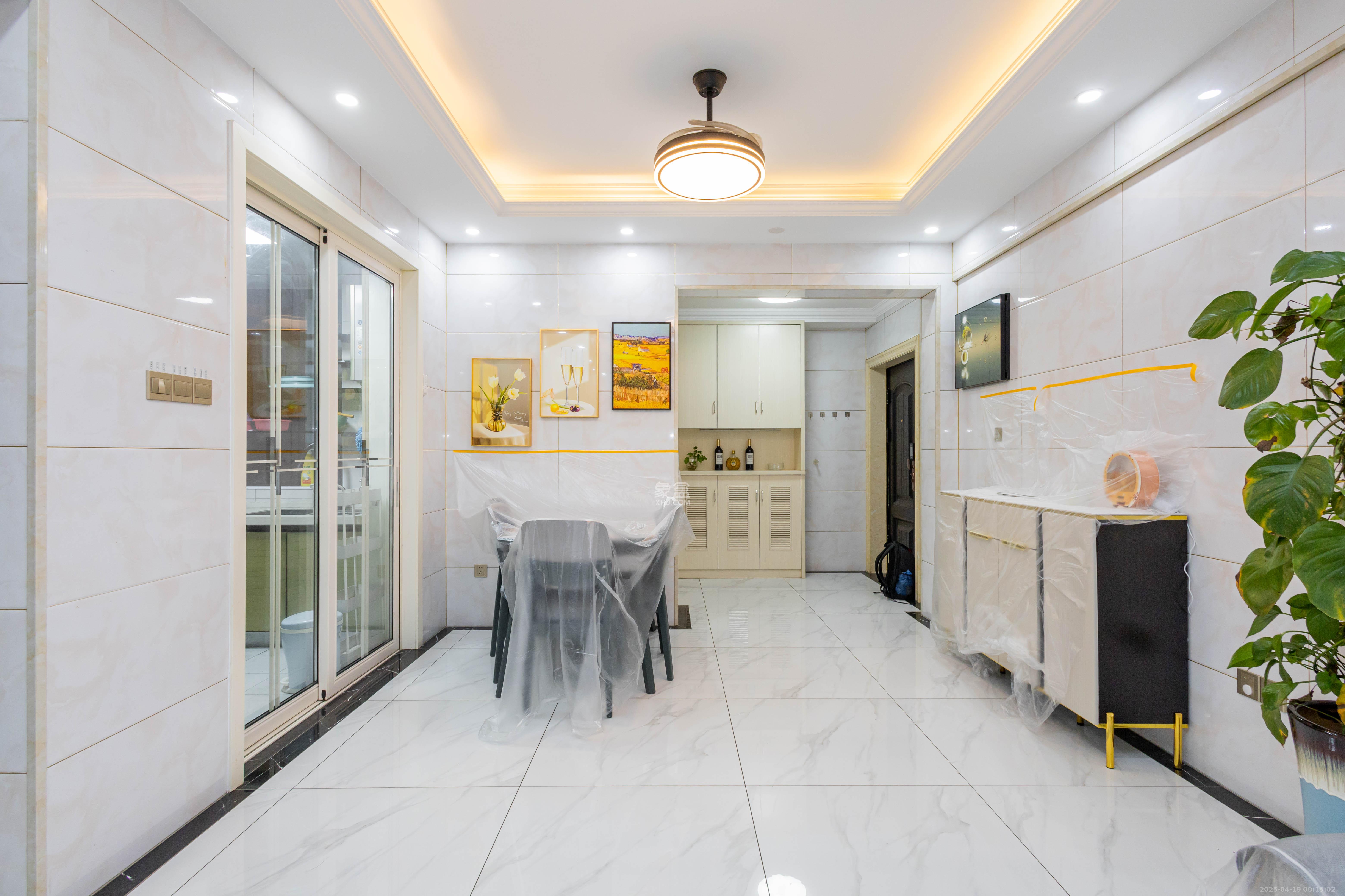 豪庭(江城豪庭) 3室2厅2卫 78.8万 豪庭(江城豪庭) 3室2厅2卫 78.8万客厅