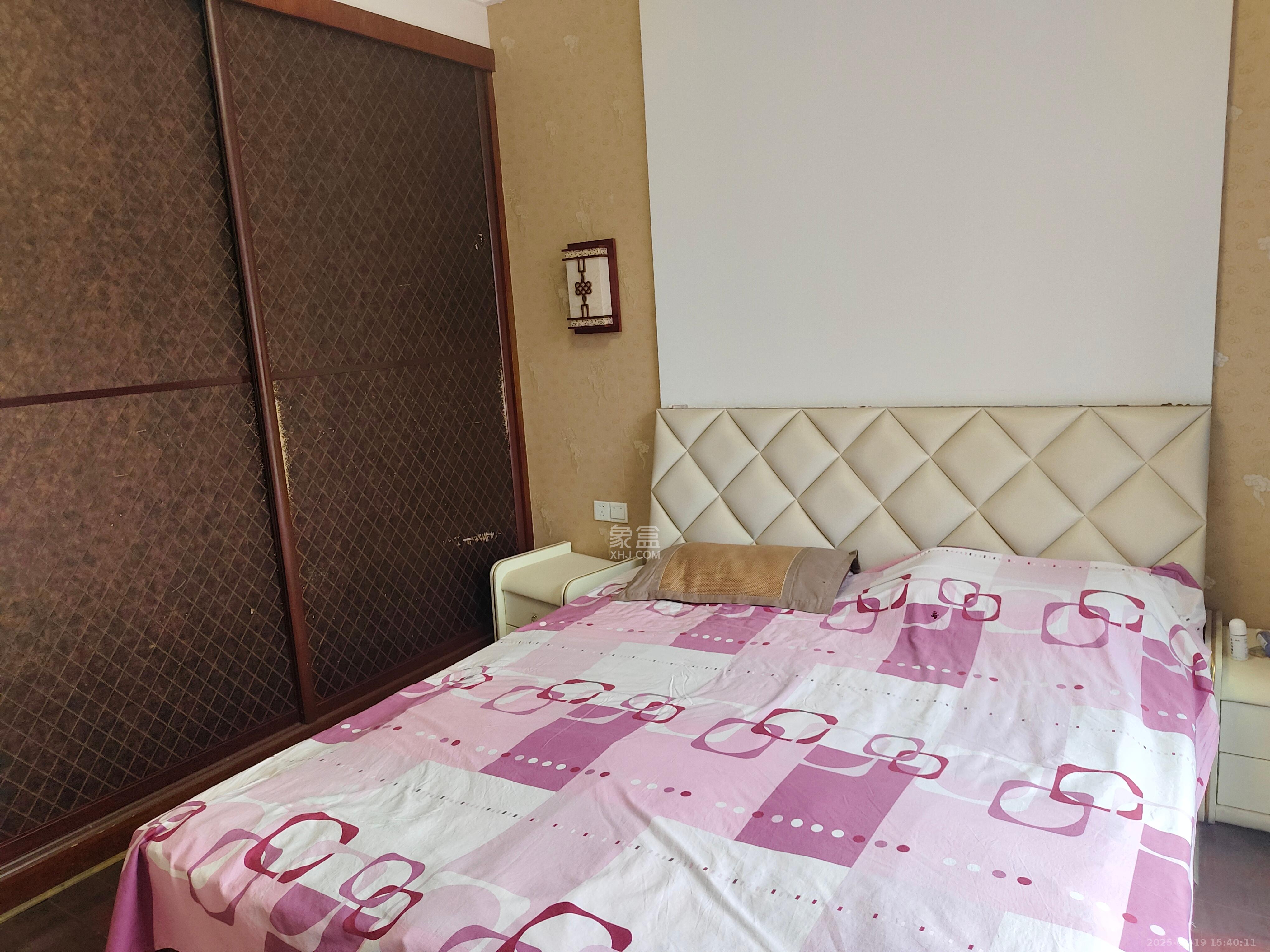 华雅花园  2室2厅1卫   42.80万客厅