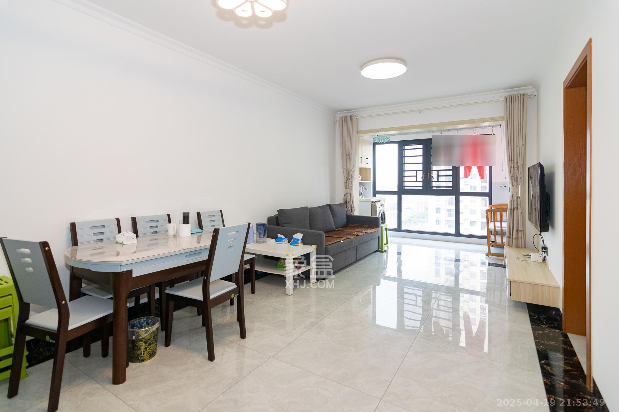 中粮鸿云 3室2厅1卫 64.0万 中粮鸿云 3室2厅1卫 64.0万客厅