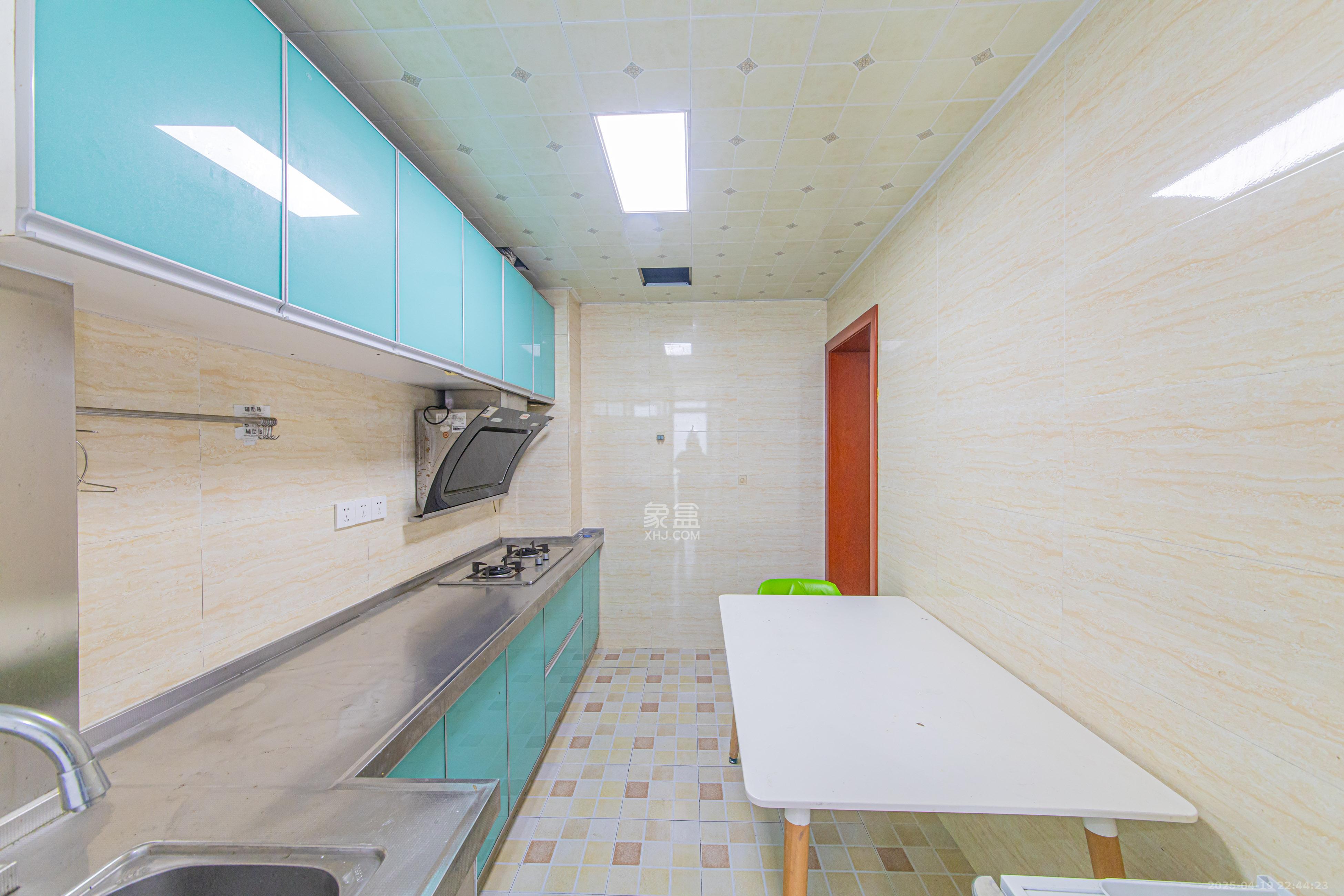 中信城市广场(中信新城一期) 4室2厅2卫 108.0万 中信城市广场(中信新城一期) 4室2厅2卫 108.0万厨房