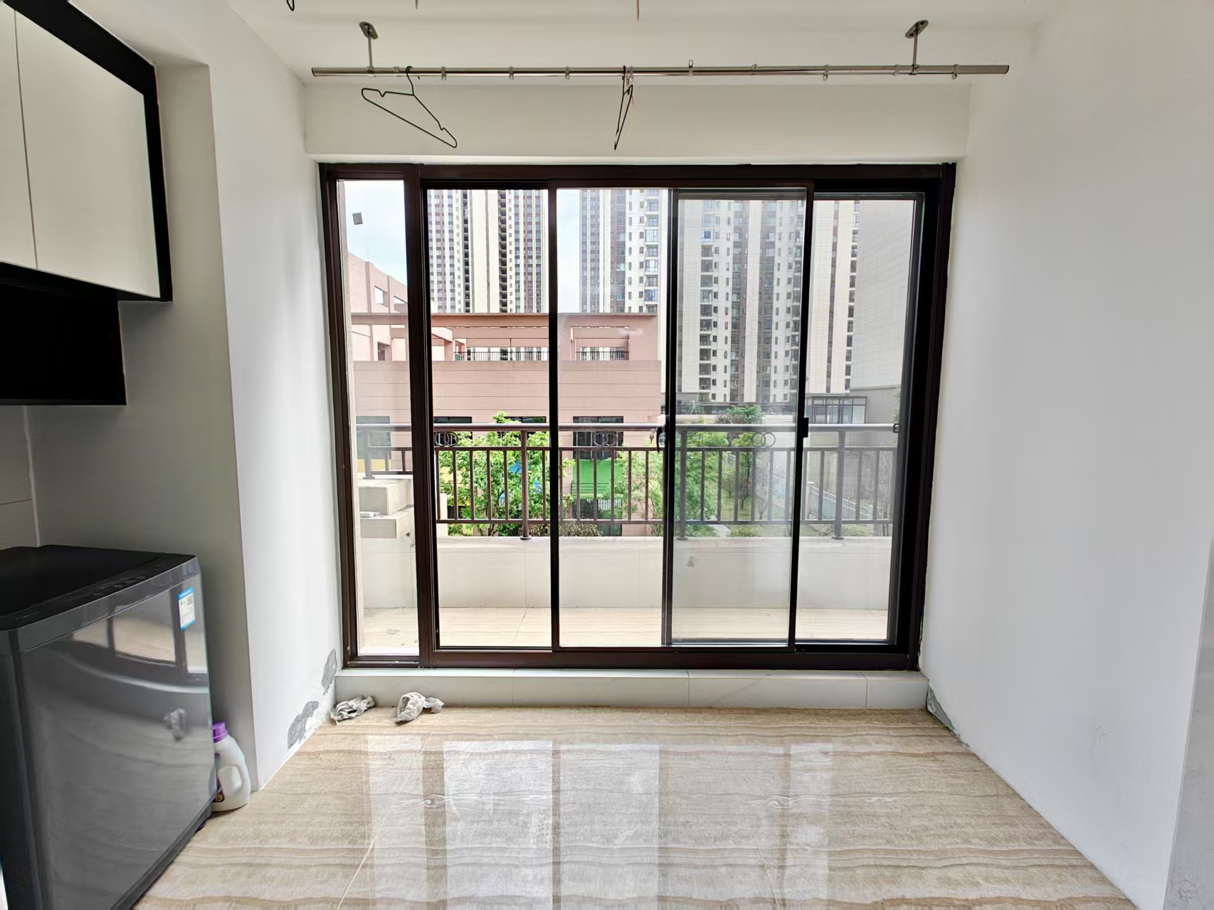 碧桂园酃湖世家 3室2厅2卫 2100.0元/月 碧桂园酃湖世家 3室2厅2卫 2100.0元/月室内图