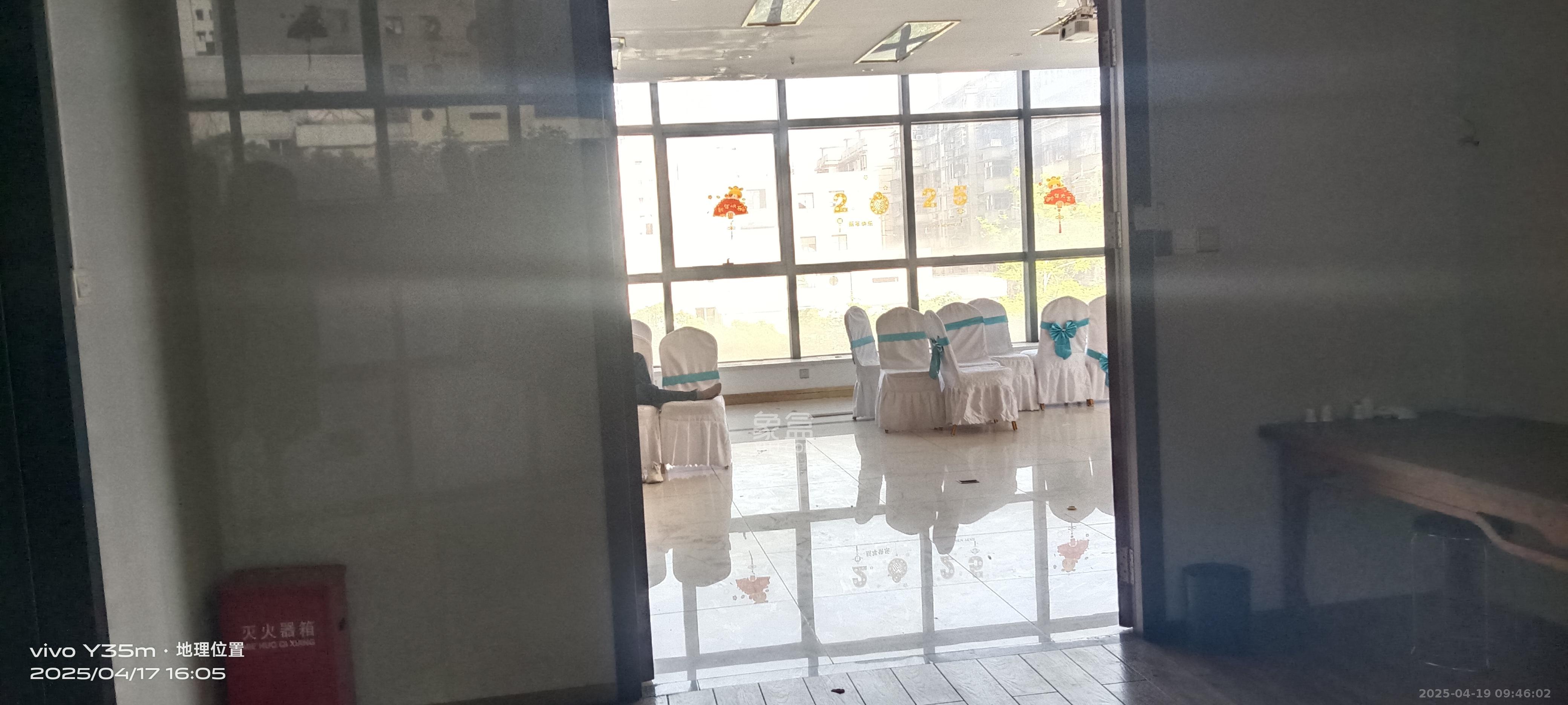绿地中心   1800.0㎡     180000.00元/月室内图