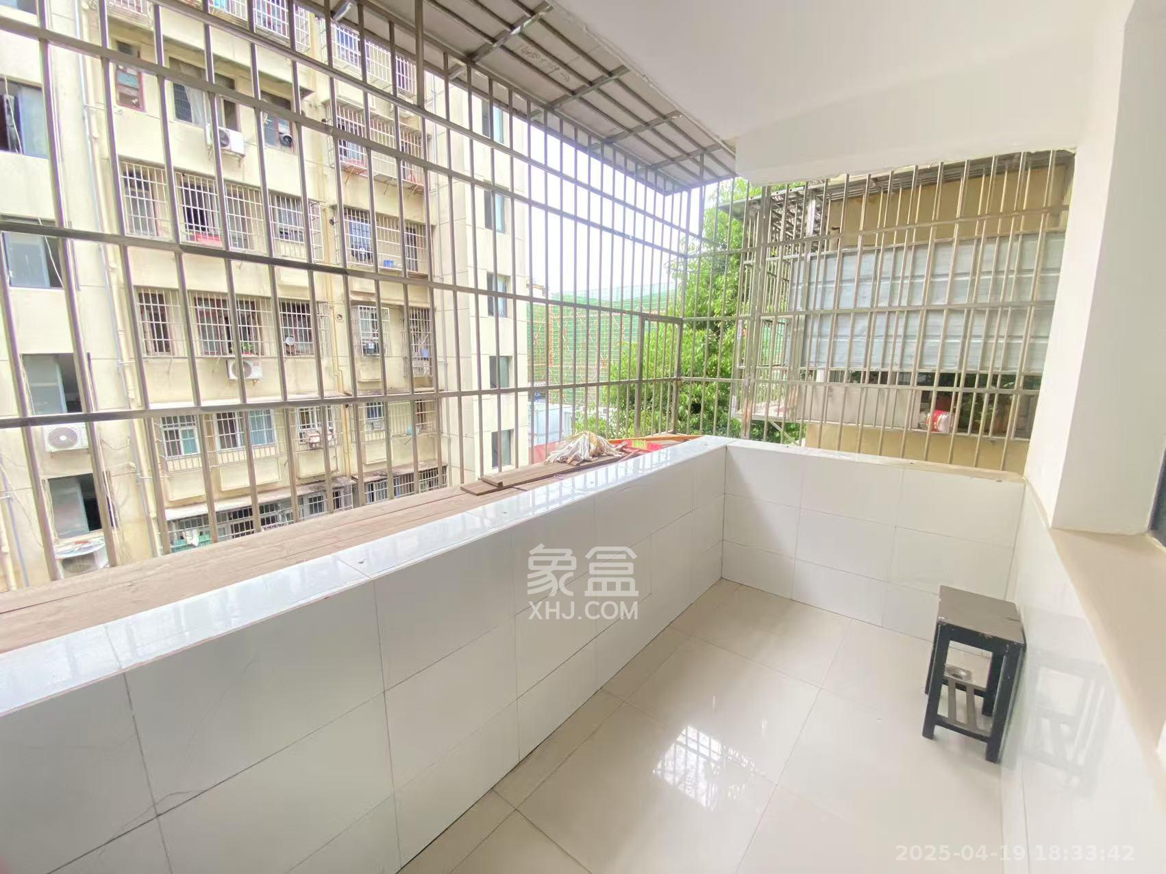 下碧湘街小區(qū)  2室1廳1衛(wèi)   1800.00元/月室內(nèi)圖