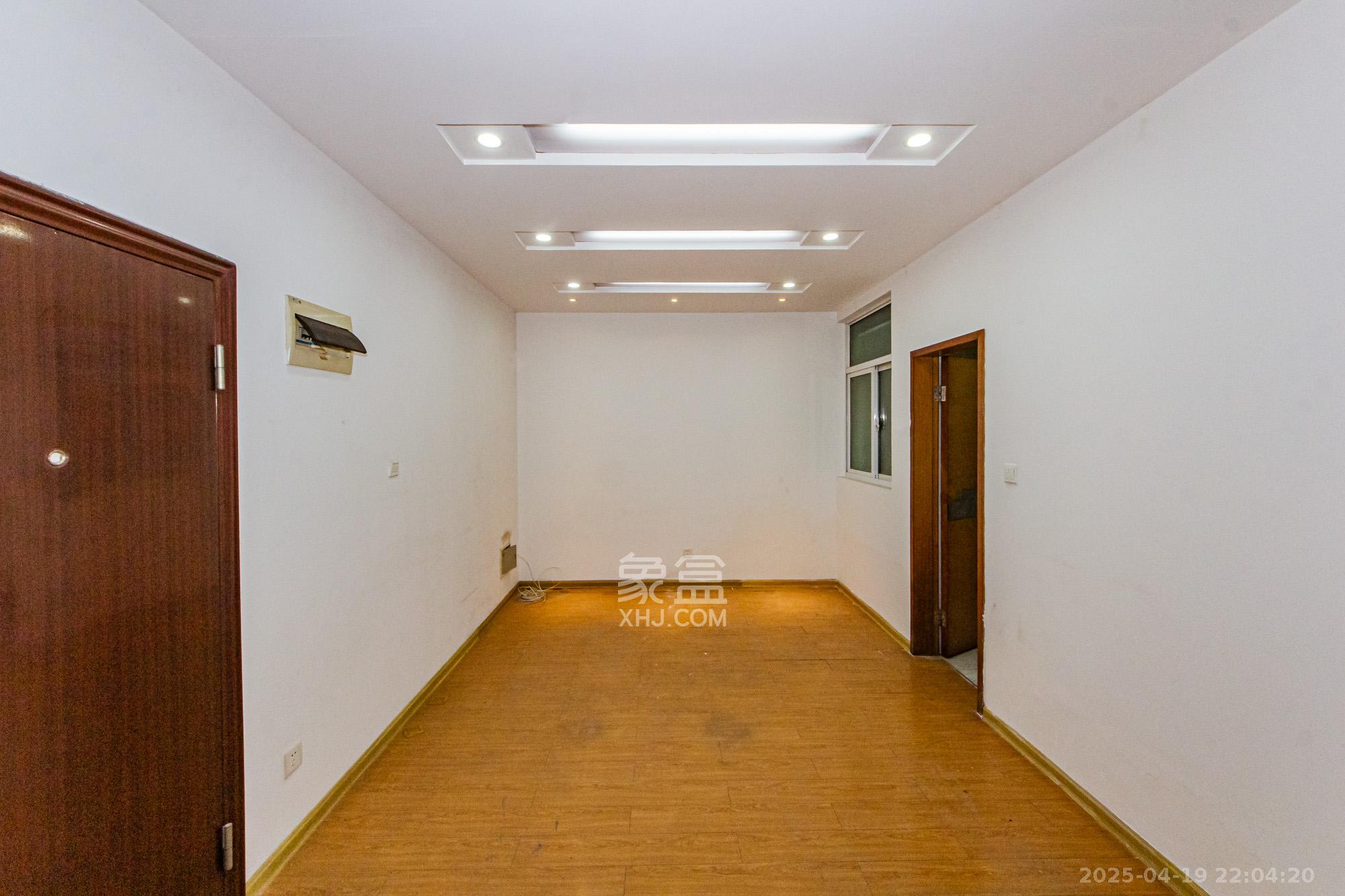 顺天黄金海岸 3室2厅2卫 84.0万 顺天黄金海岸 3室2厅2卫 84.0万客厅