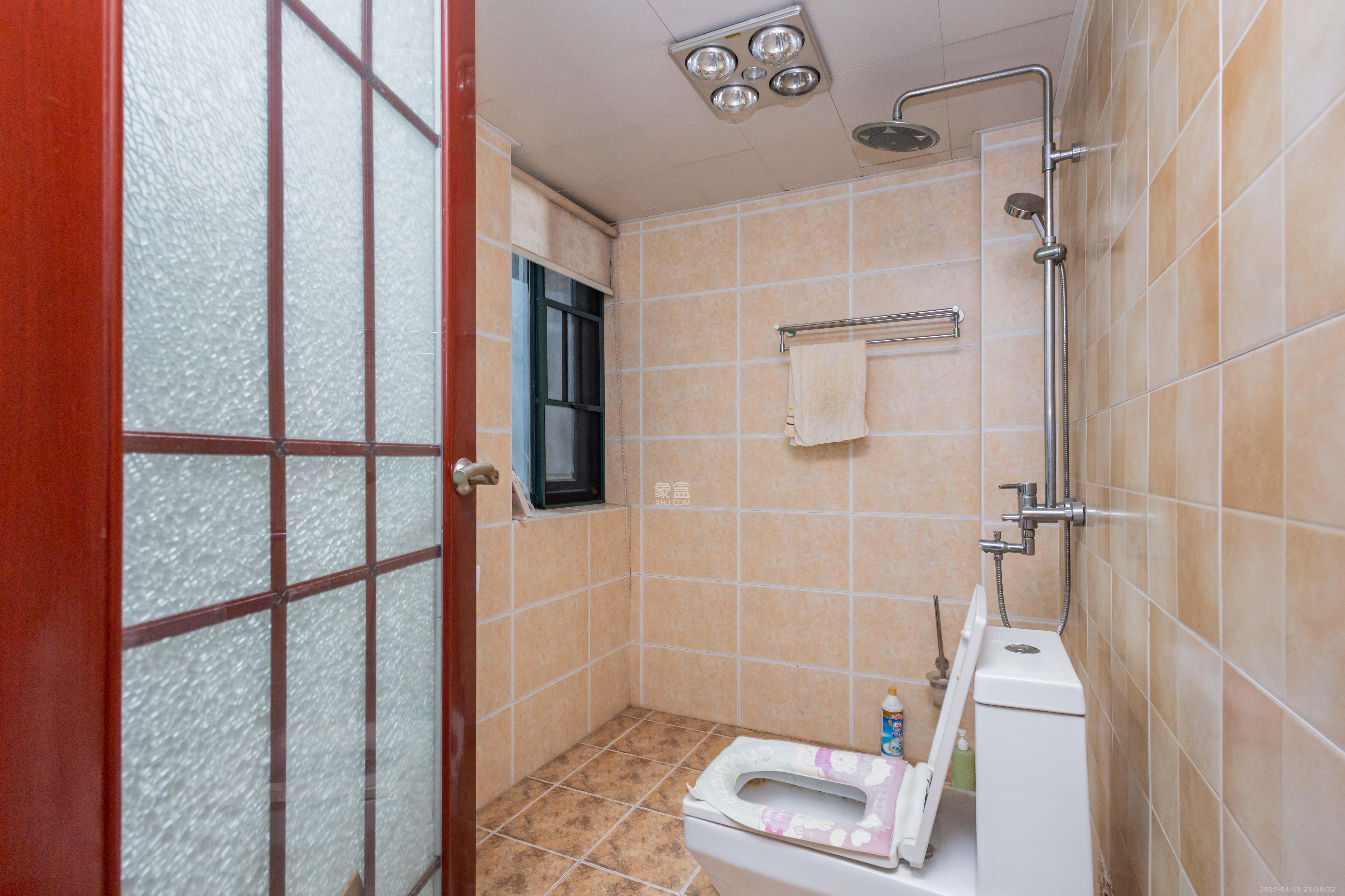 东岸锦城(东方人家)  3室2厅2卫    95.5万 东岸锦城(东方人家)  3室2厅2卫    95.5万卫生间