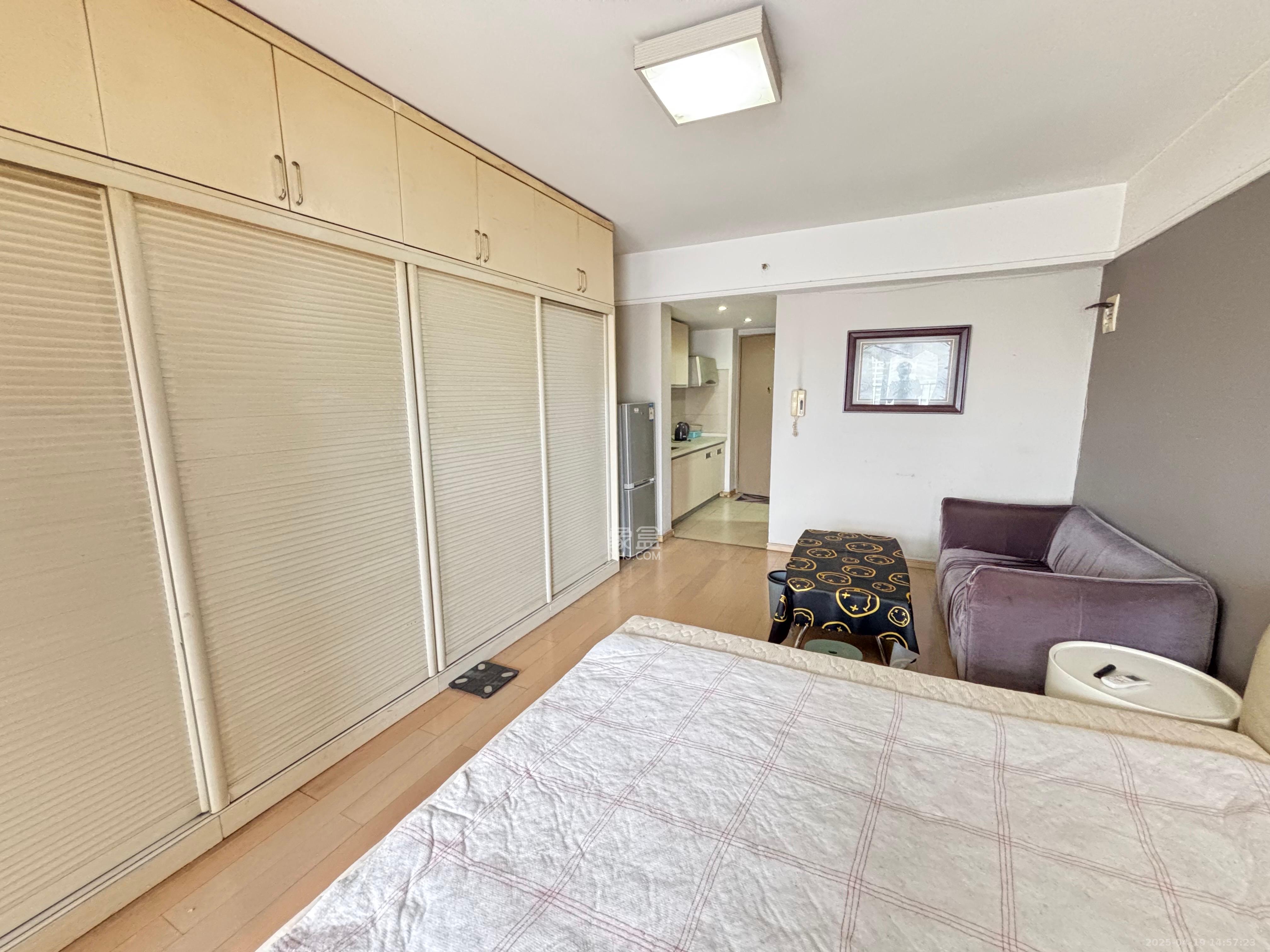 万科金色家园  1室1厅1卫    1300.0元/月 万科金色家园  1室1厅1卫    1300.0元/月