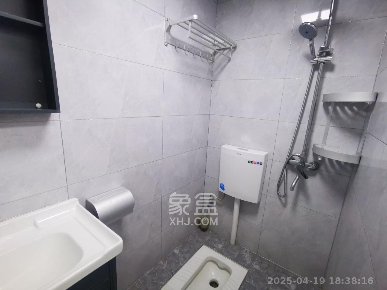 保利麓谷林语I区  1室1厅1卫    1500.0元/月室内图