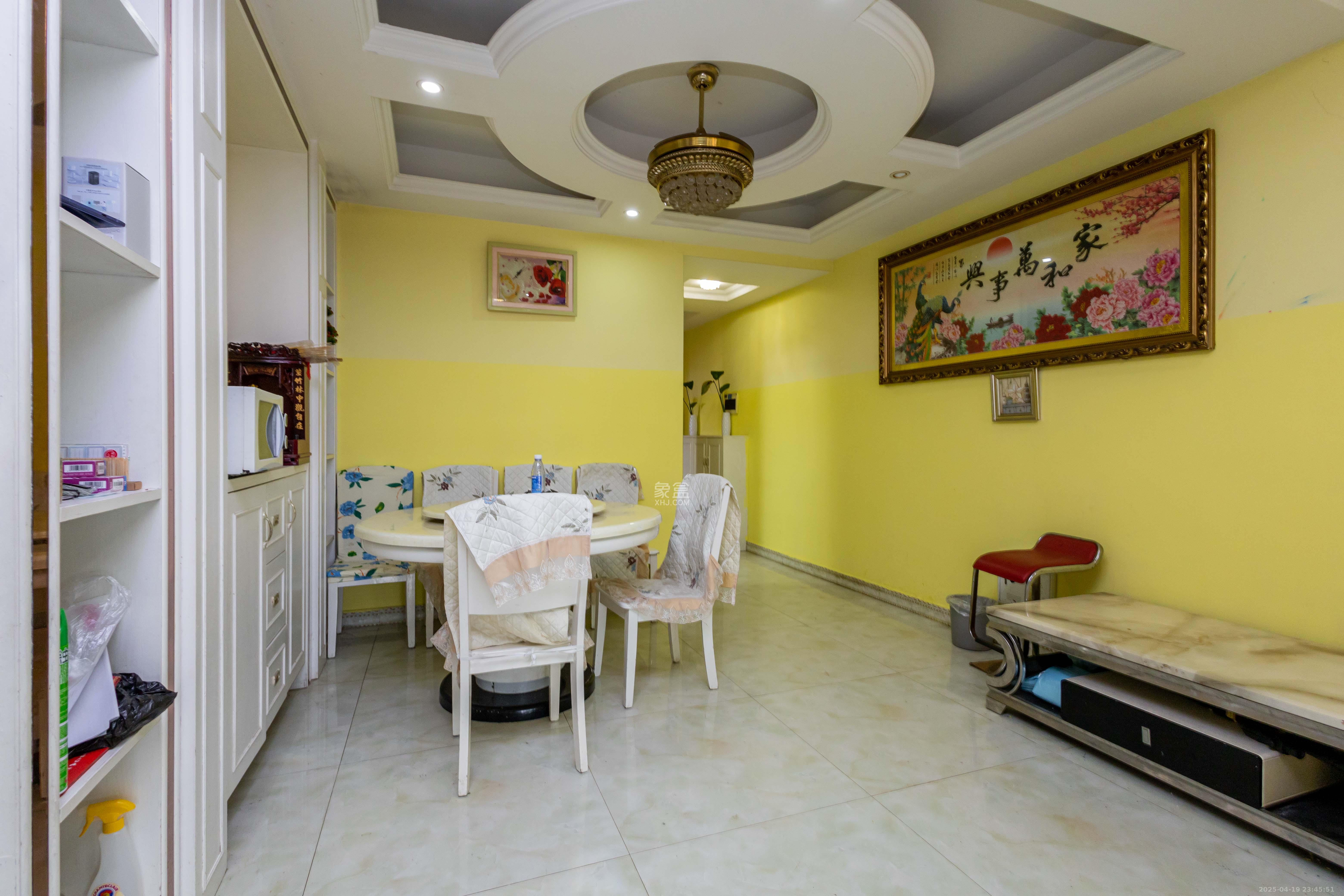 紫华郡 3室1厅1卫 56.0万 紫华郡 3室1厅1卫 56.0万客厅