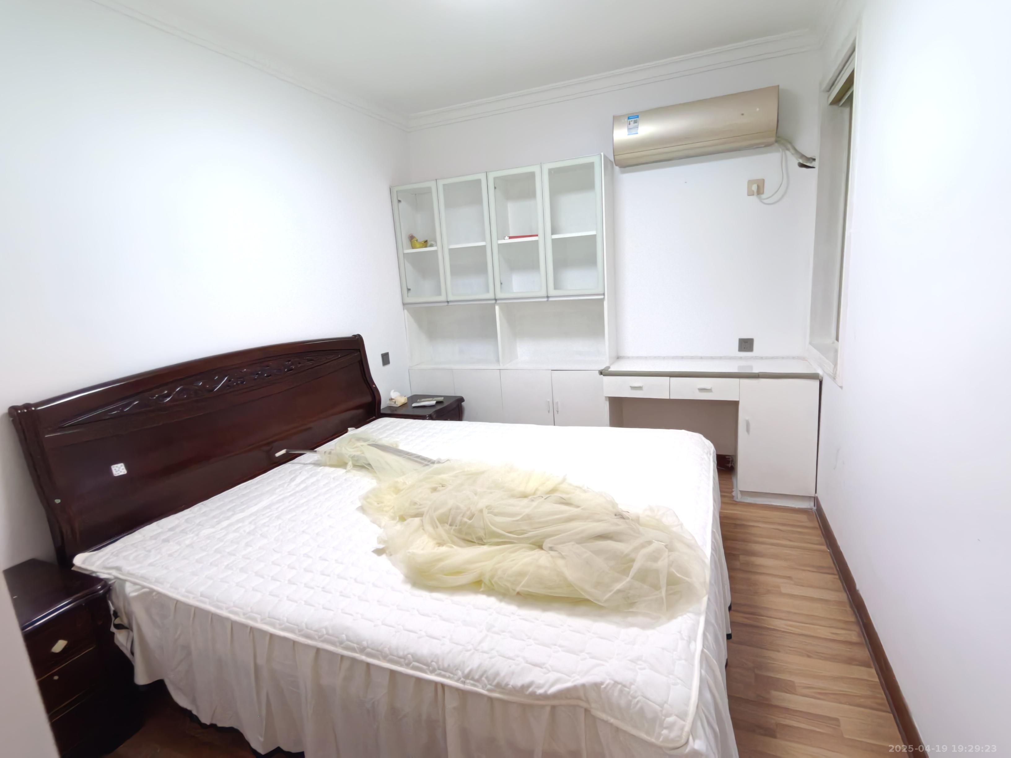 星兴佳园  4室2厅2卫   2500.00元/月室内图