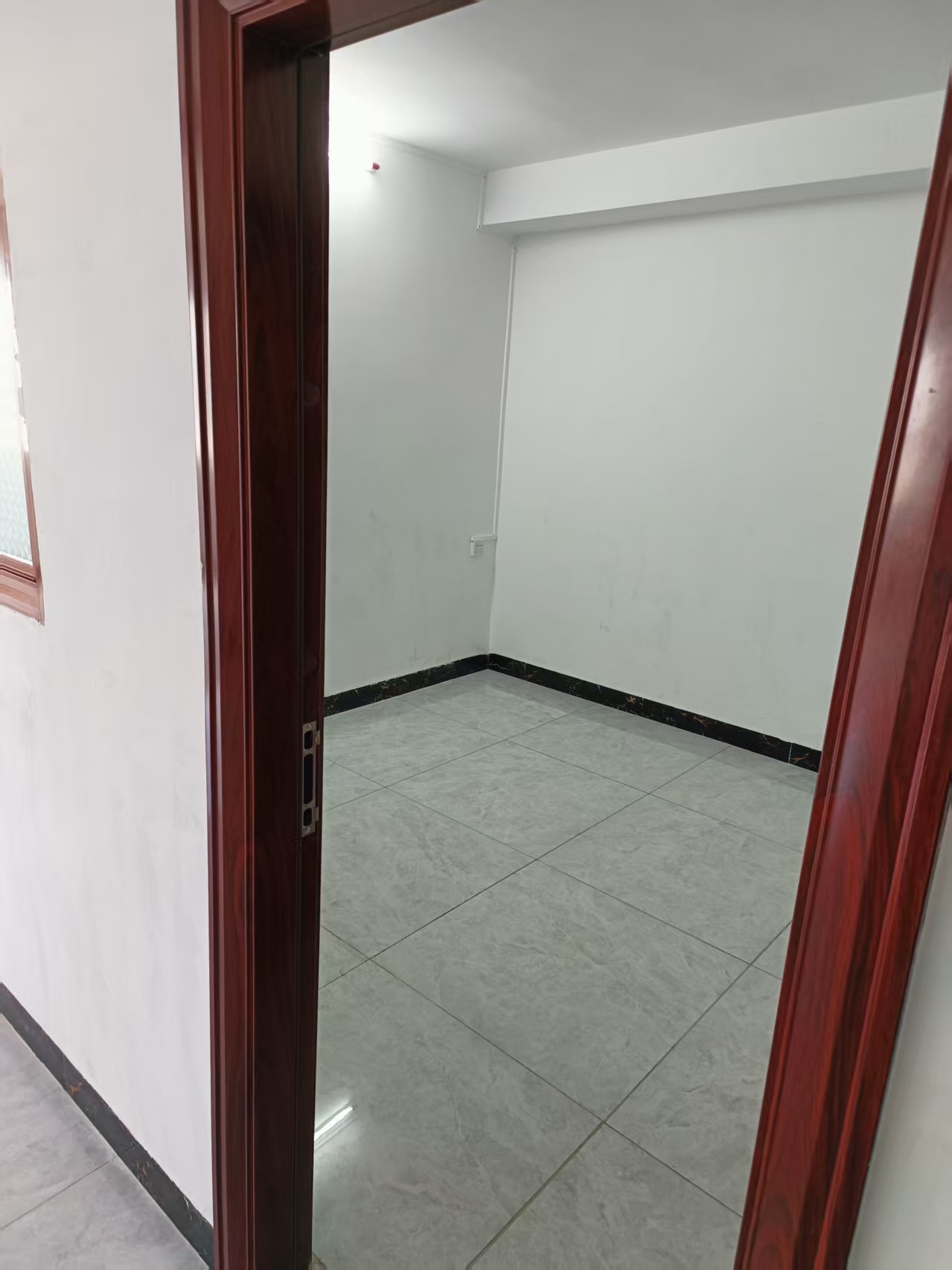 诚田大厦 2室2厅1卫 2500.0元/月 诚田大厦 2室2厅1卫 2500.0元/月室内图