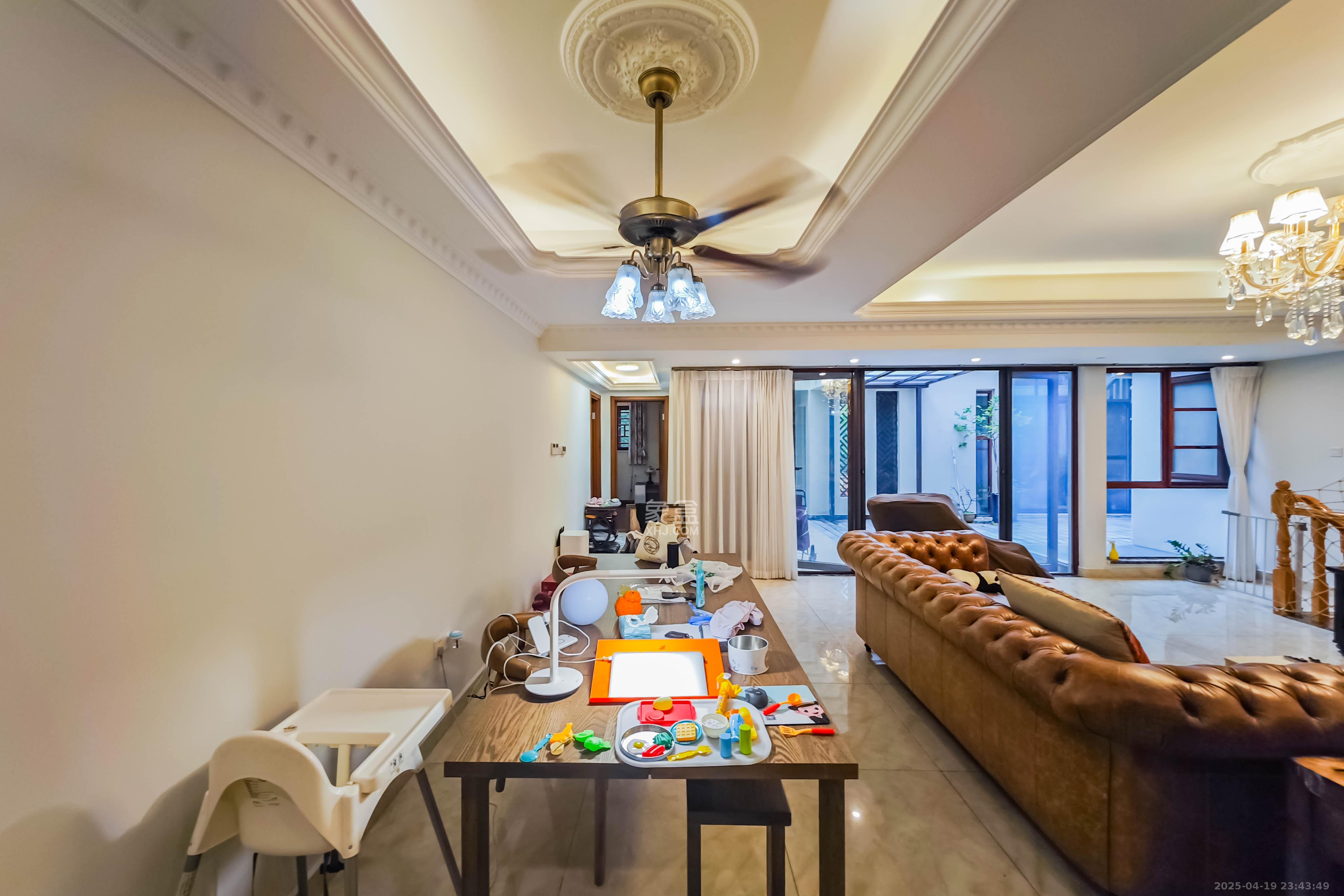 万科金域华府三四期  5室2厅3卫    340.0万 万科金域华府三四期  5室2厅3卫    340.0万客厅