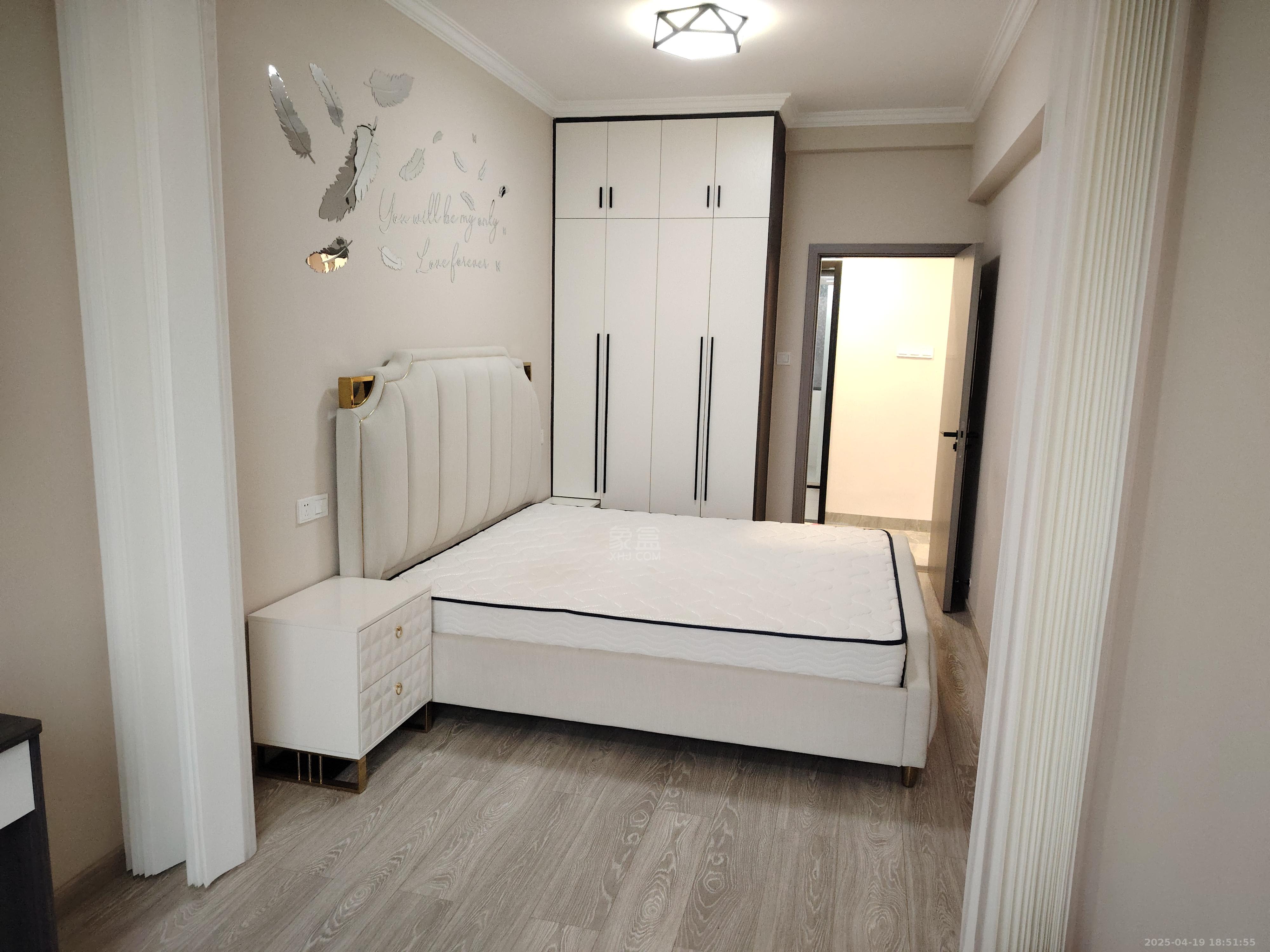 盛世金龙湾 3室2厅2卫 2000.0元/月 盛世金龙湾 3室2厅2卫 2000.0元/月室内图