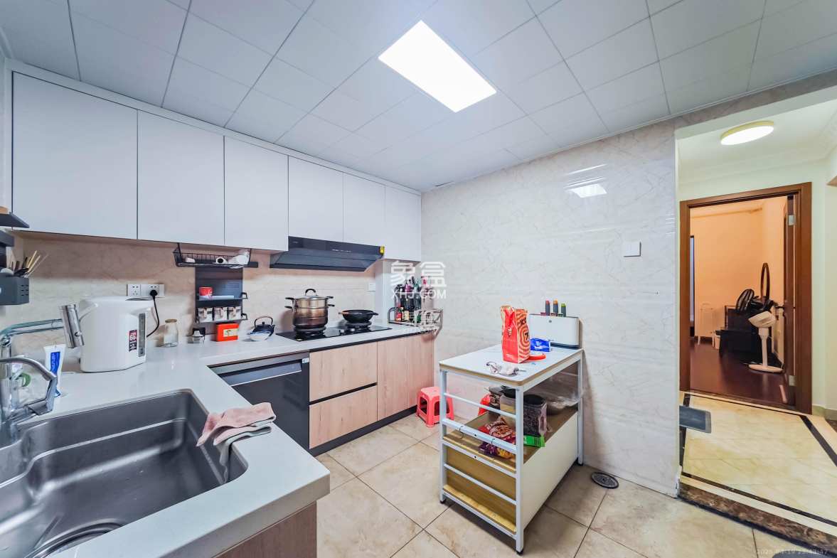 万科金域华府三四期  5室2厅3卫    340.0万 万科金域华府三四期  5室2厅3卫    340.0万厨房