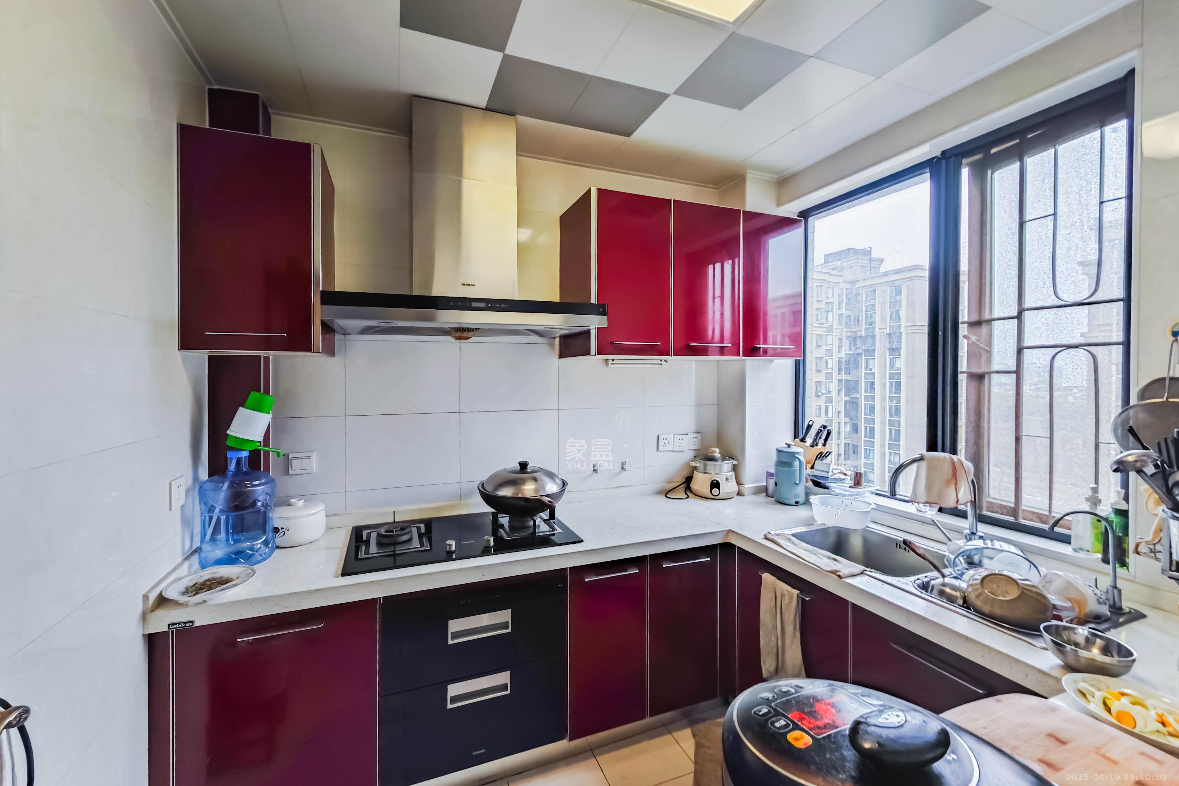 英郡年华  3室2厅2卫    116.8万 英郡年华  3室2厅2卫    116.8万厨房