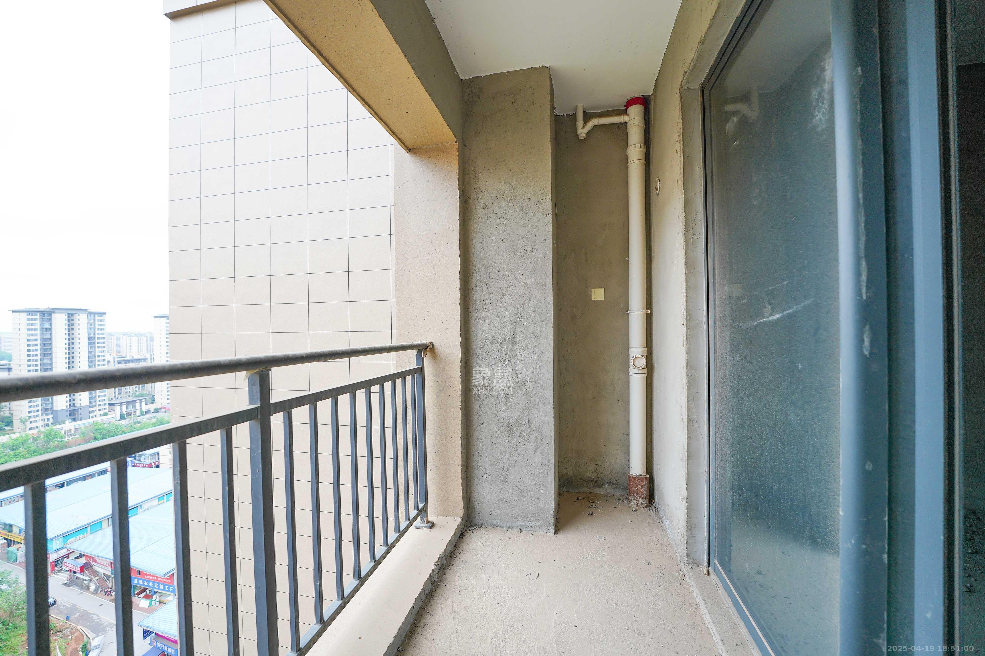 创世纪广场  1室1厅1卫    24.8万阳台