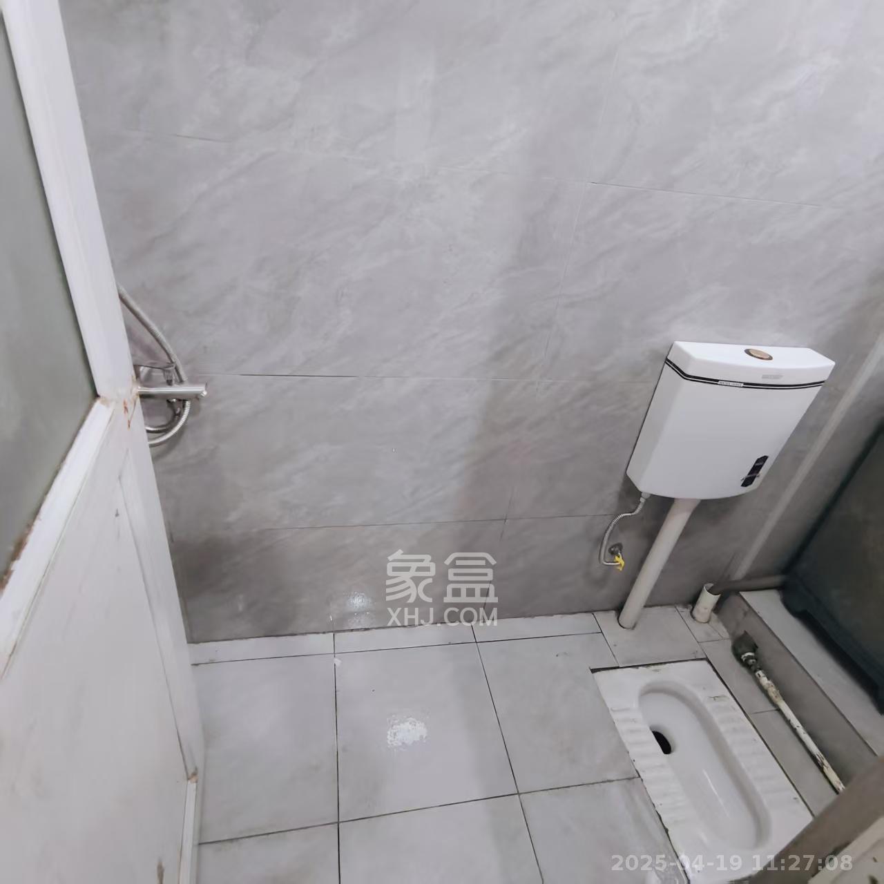 丰盈西里1.3号  3室0厅2卫   2400.00元/月室内图