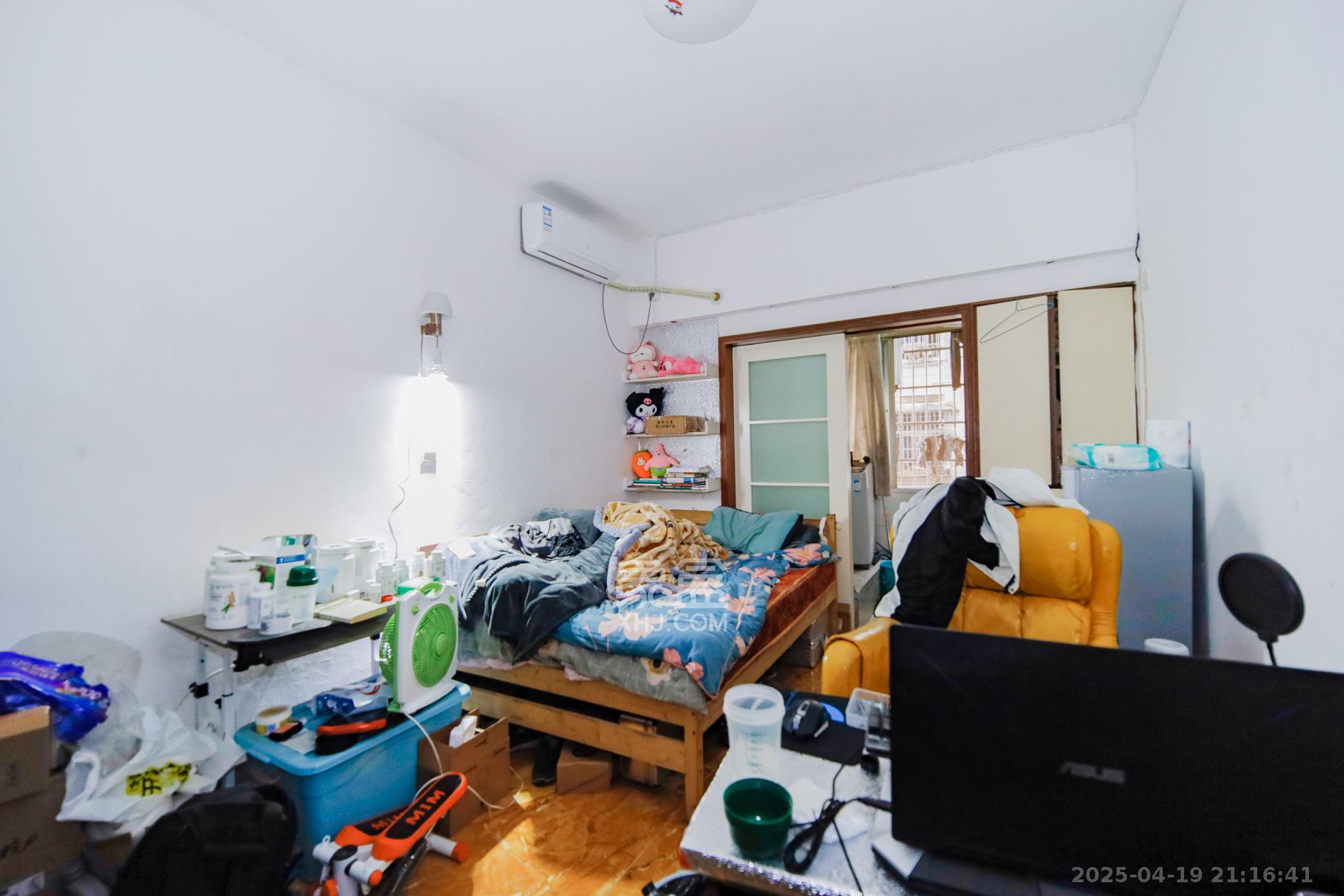 富绿山庄  4室2厅2卫   95.00万卧室