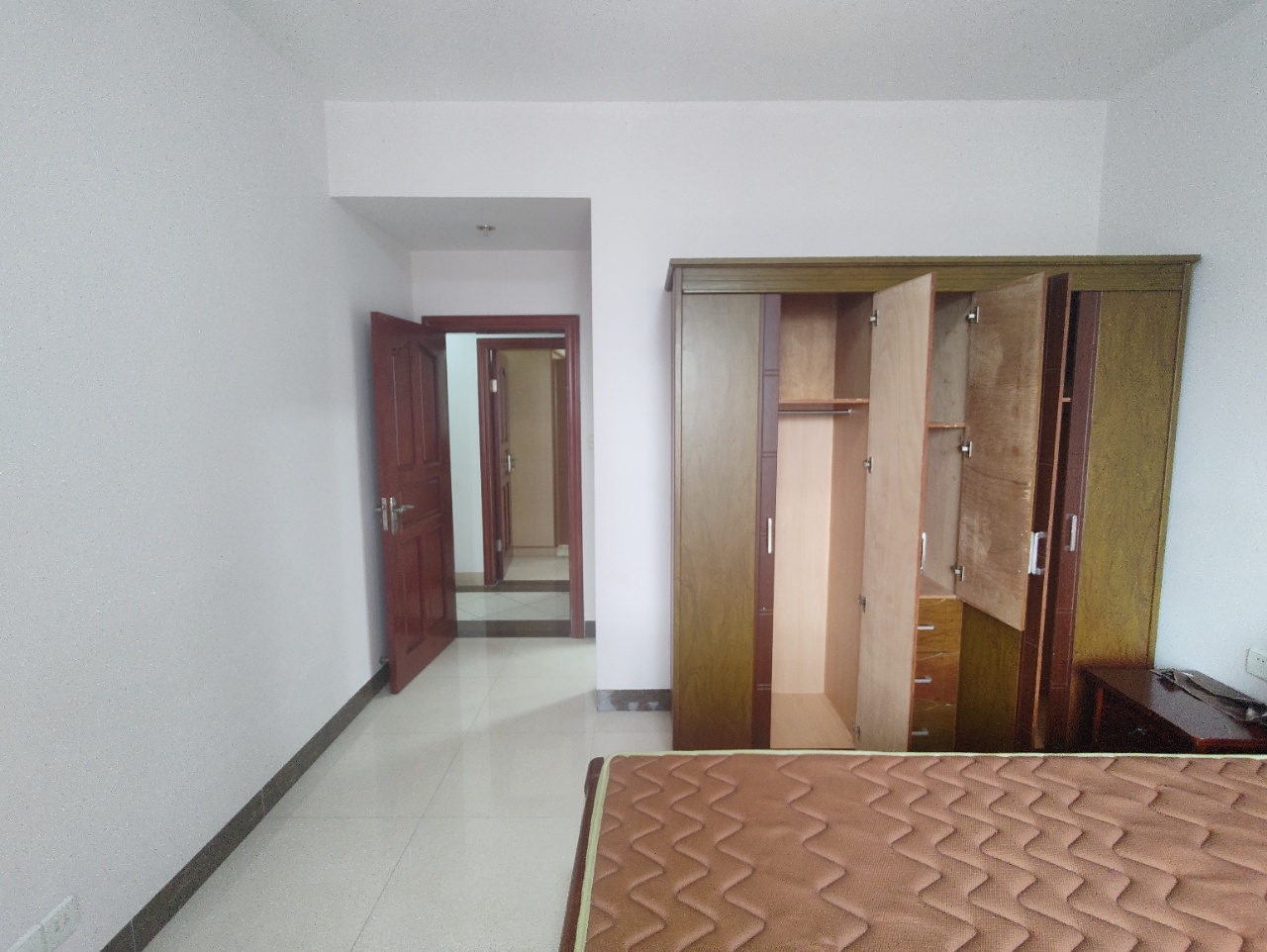 金碧文华 3室2厅2卫 3800.0元/月 金碧文华 3室2厅2卫 3800.0元/月室内图