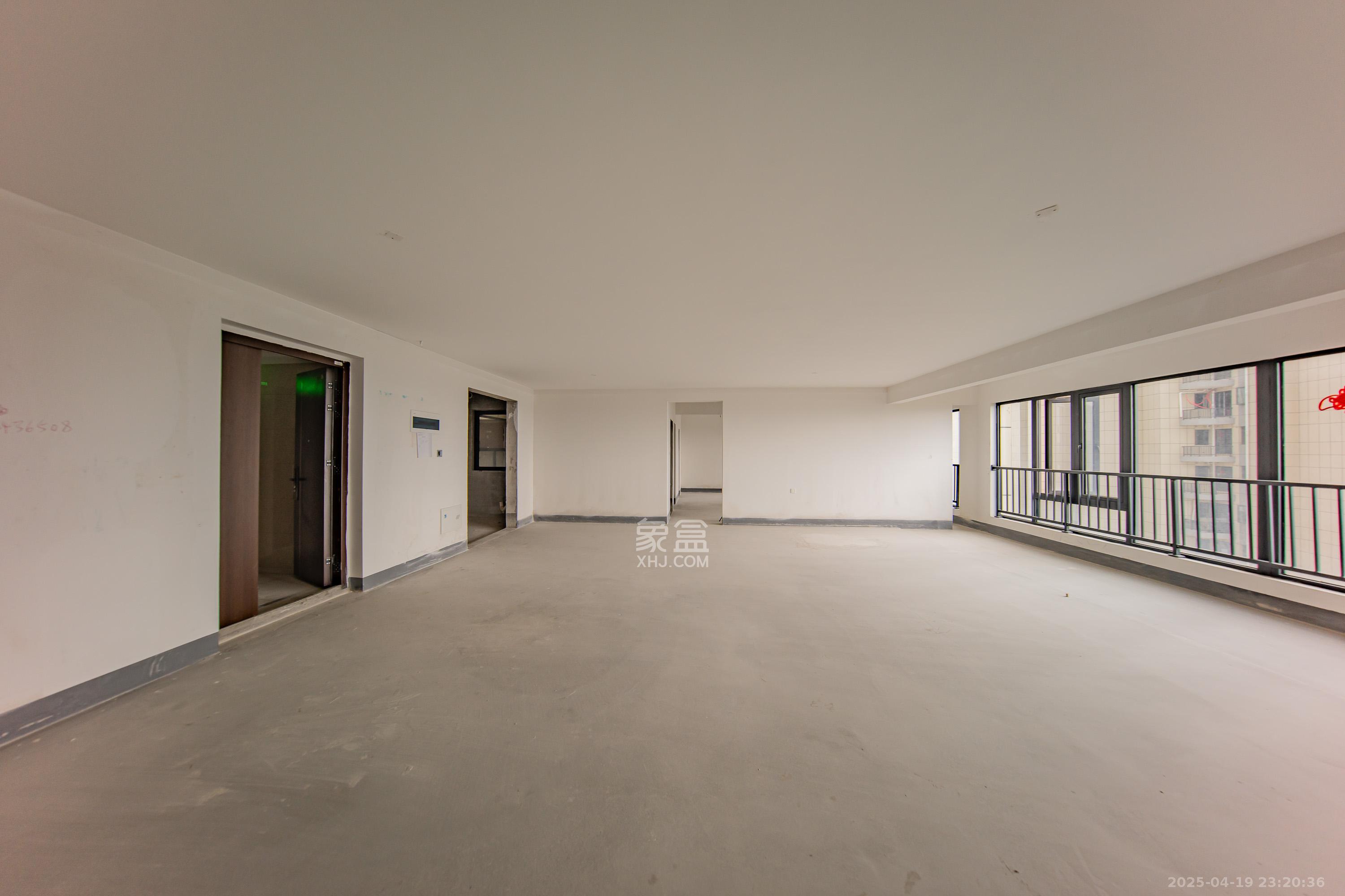 建投象山国际  1室2厅4卫   270.00万客厅