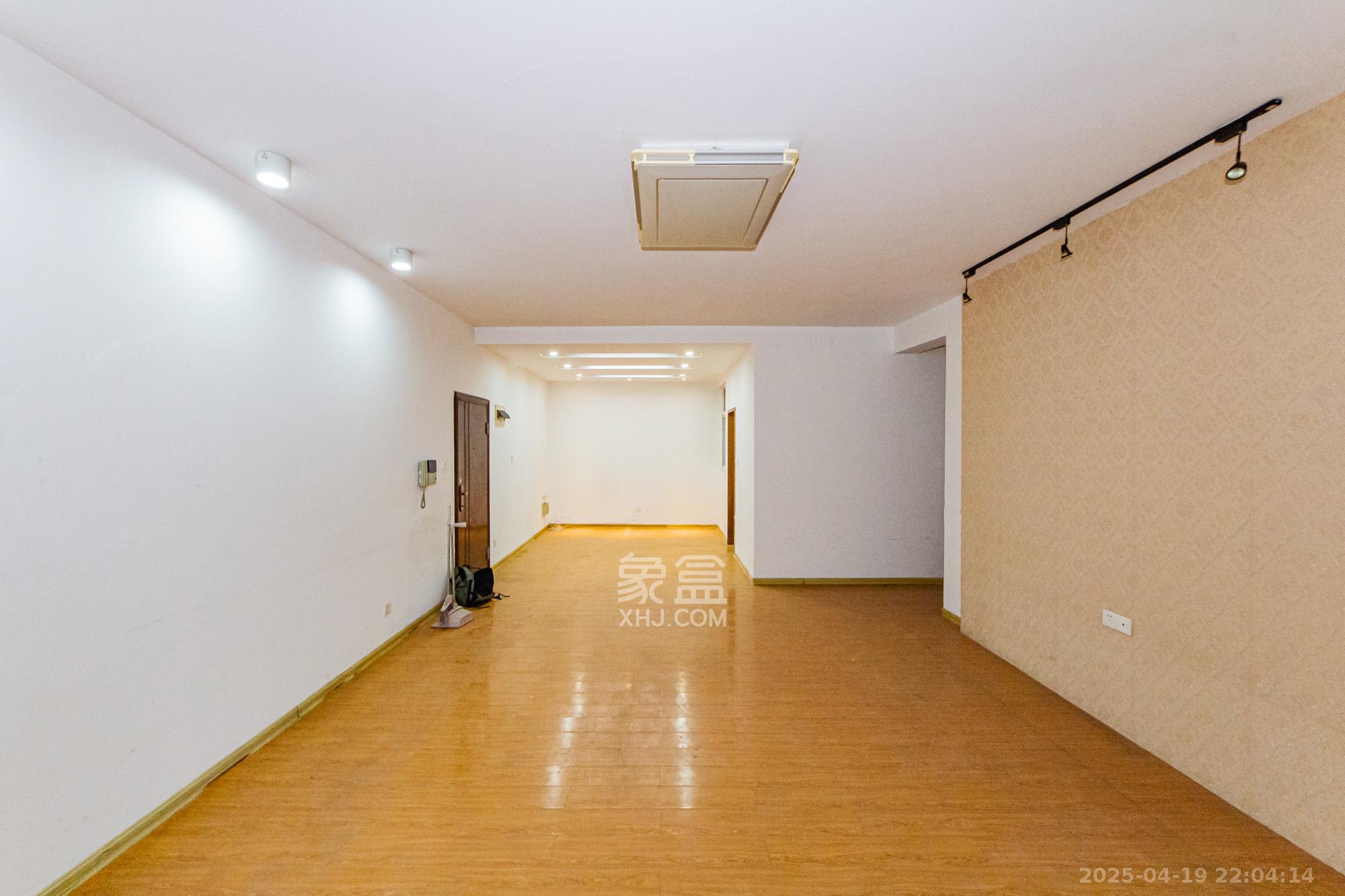 顺天黄金海岸  3室2厅2卫    89.0万 顺天黄金海岸  3室2厅2卫    89.0万