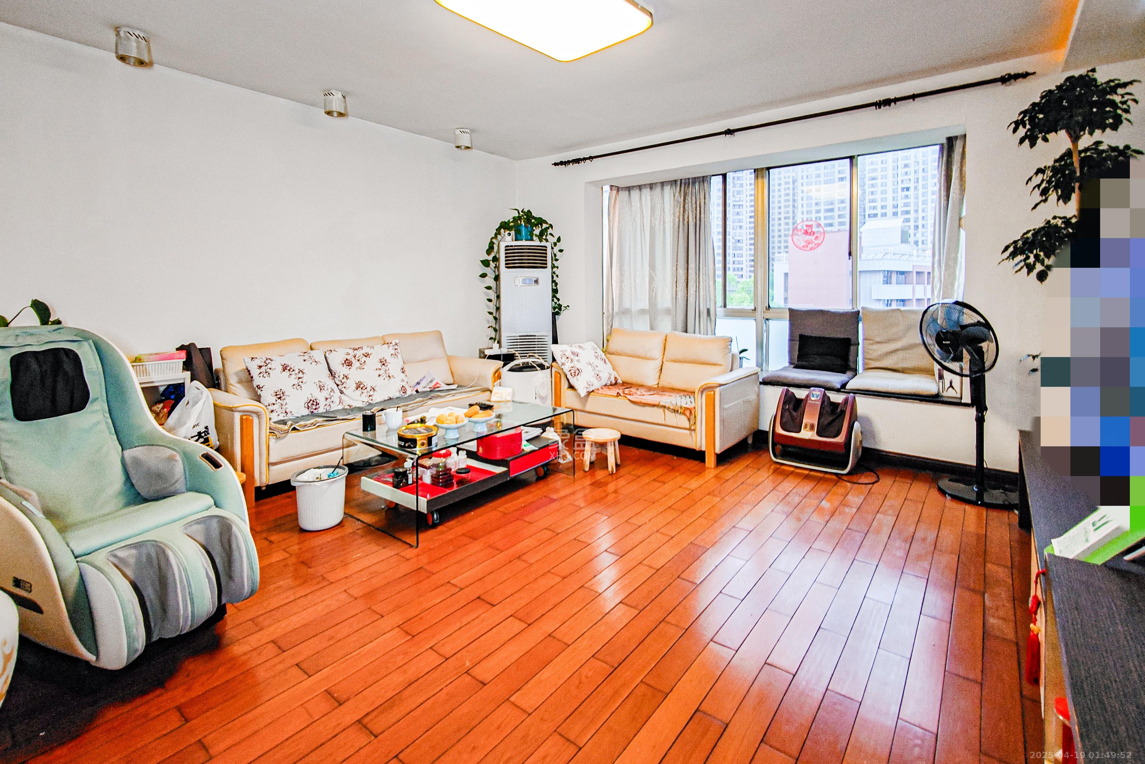 省林勘院 4室2厅1卫 198.0万 省林勘院 4室2厅1卫 198.0万客厅