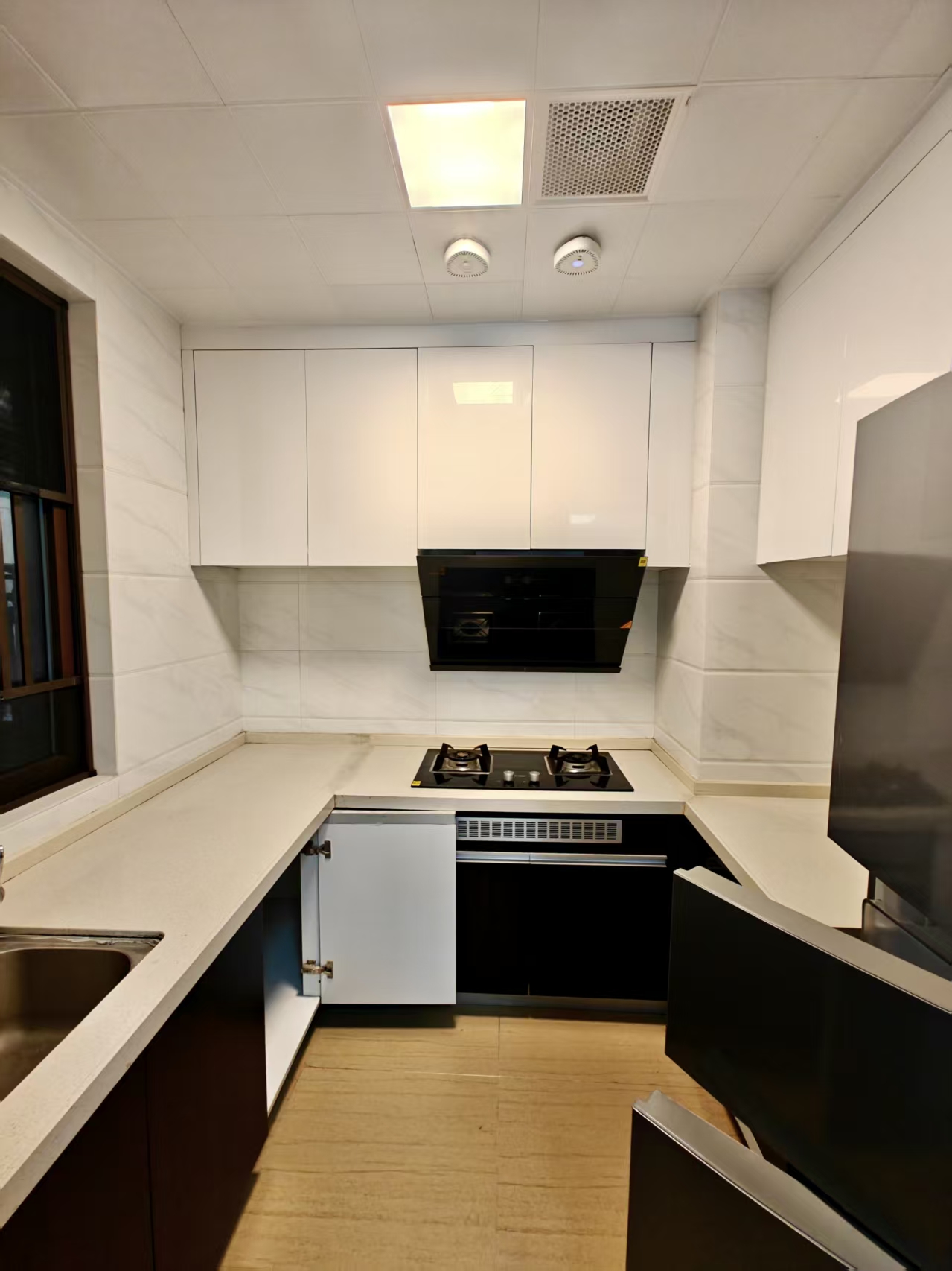 碧桂园酃湖世家 3室2厅2卫 2100.0元/月 碧桂园酃湖世家 3室2厅2卫 2100.0元/月室内图