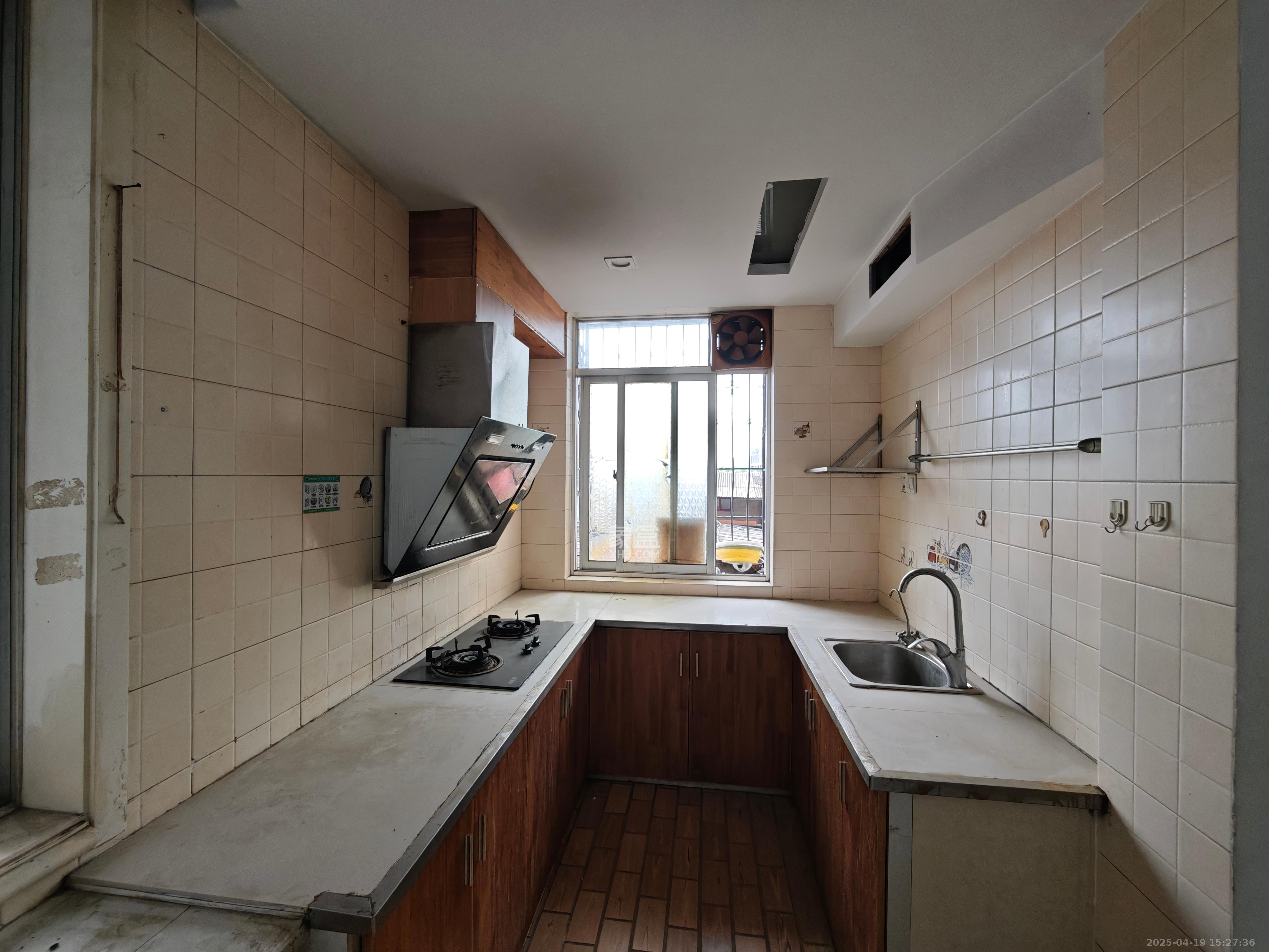 虹嘉花园(虹嘉园小区) 4室2厅2卫 3000.0元/月 虹嘉花园(虹嘉园小区) 4室2厅2卫 3000.0元/月室内图